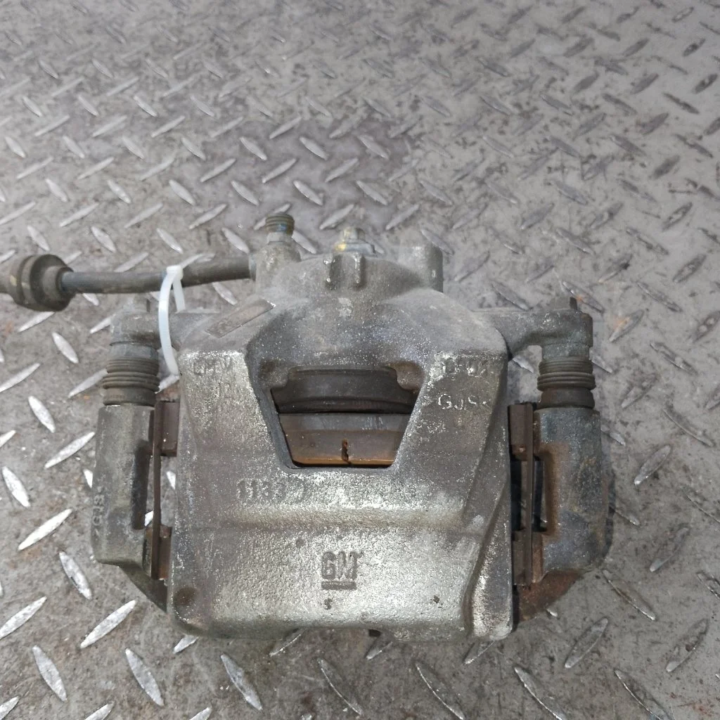 Суппорт тормозной Chevrolet Cruze 13301190 1, передний правый