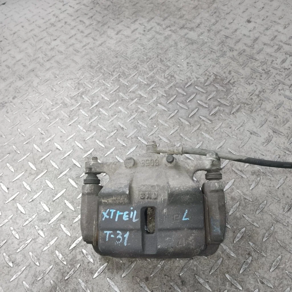 Суппорт тормозной Nissan X-trail 41011JD00A T31, передний левый