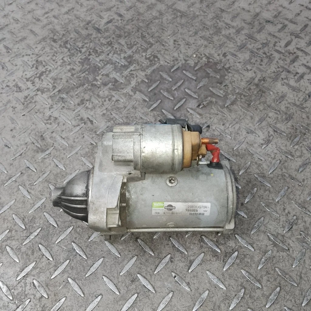 Стартер Nissan Qashqai 23300JG70A J10 M9R