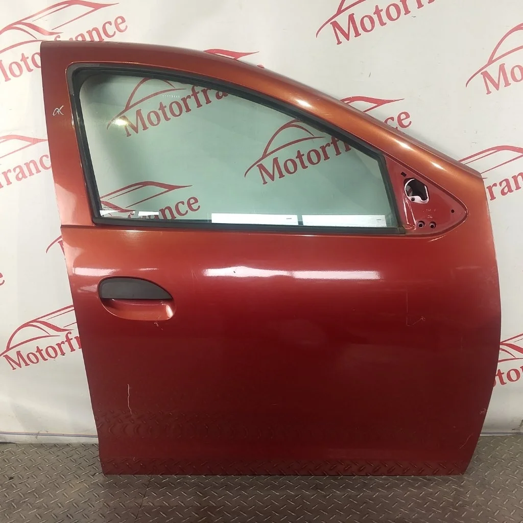 Дверь Renault Sandero 2013 801008681R 2, передняя правая