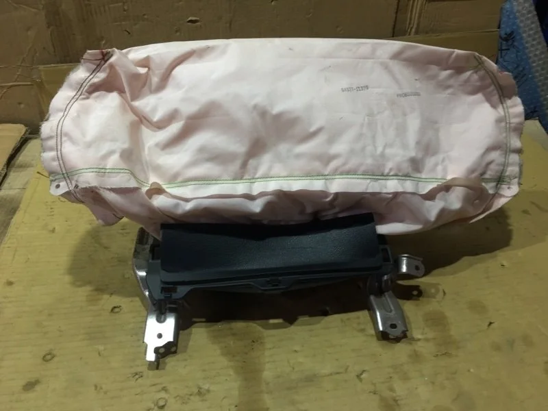 Подушка безопасности нижняя (для колен) Toyota Land Cruiser 2015 7390060090C0 URJ200 1VD-FTV 4.5, левая