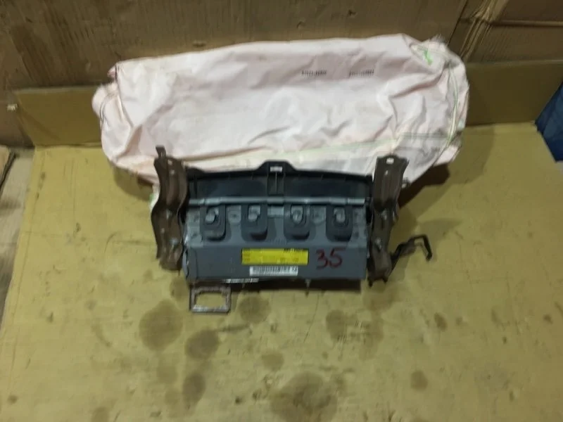 Подушка безопасности нижняя (для колен) Toyota Land Cruiser 2015 7390060090C0 URJ200 1VD-FTV 4.5, левая