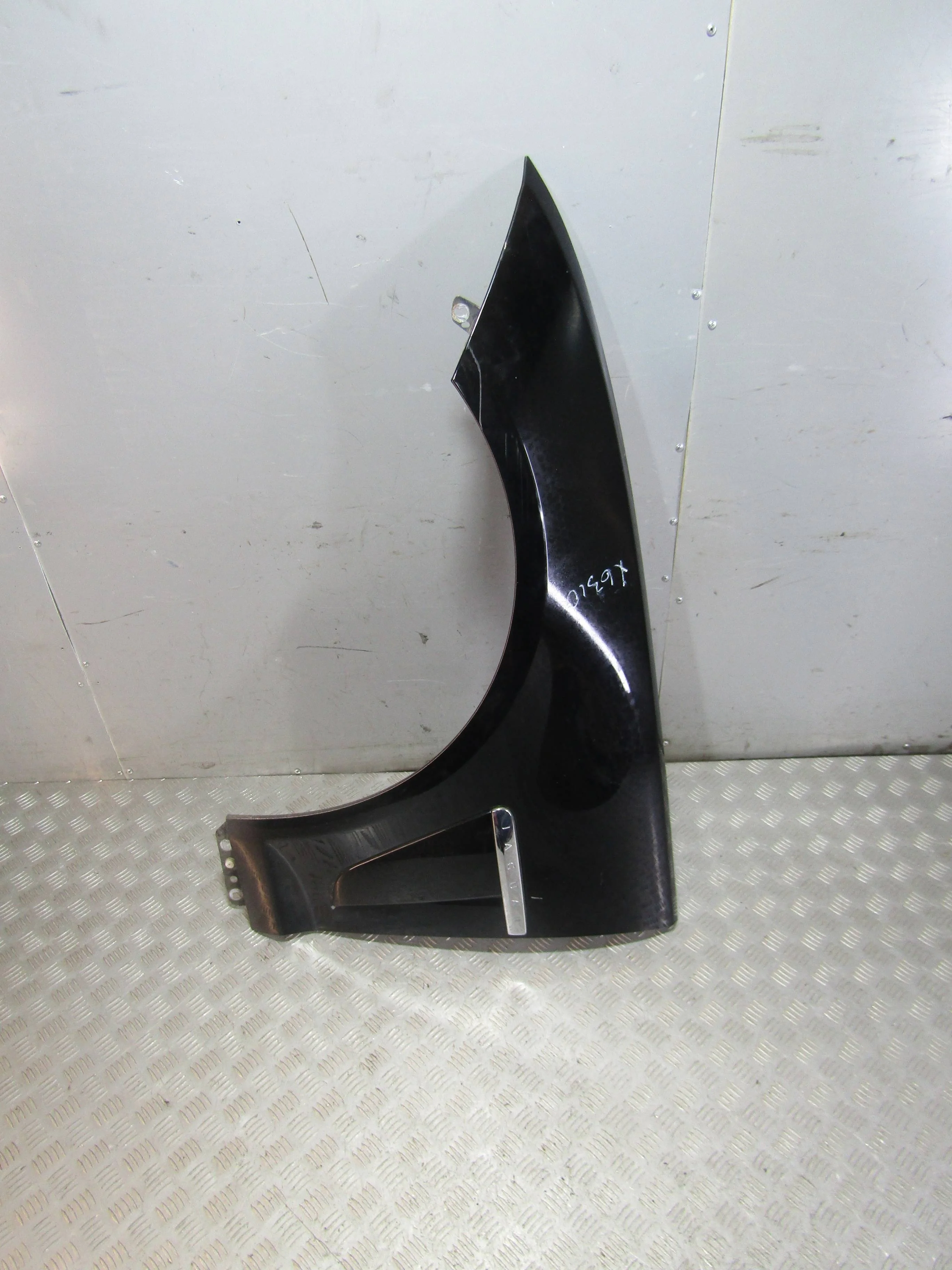 Крыло переднее левое JAGUAR XF I рестайлинг (2011