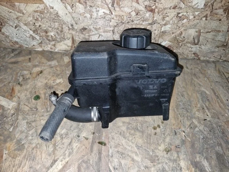 Бачок гура VOLVO XC90 2006