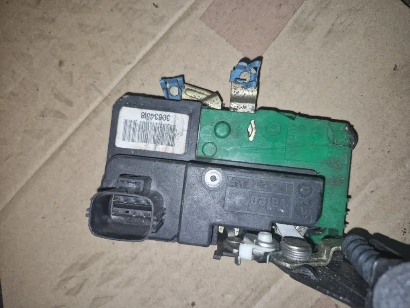 Замок двери Volvo xc90 2008