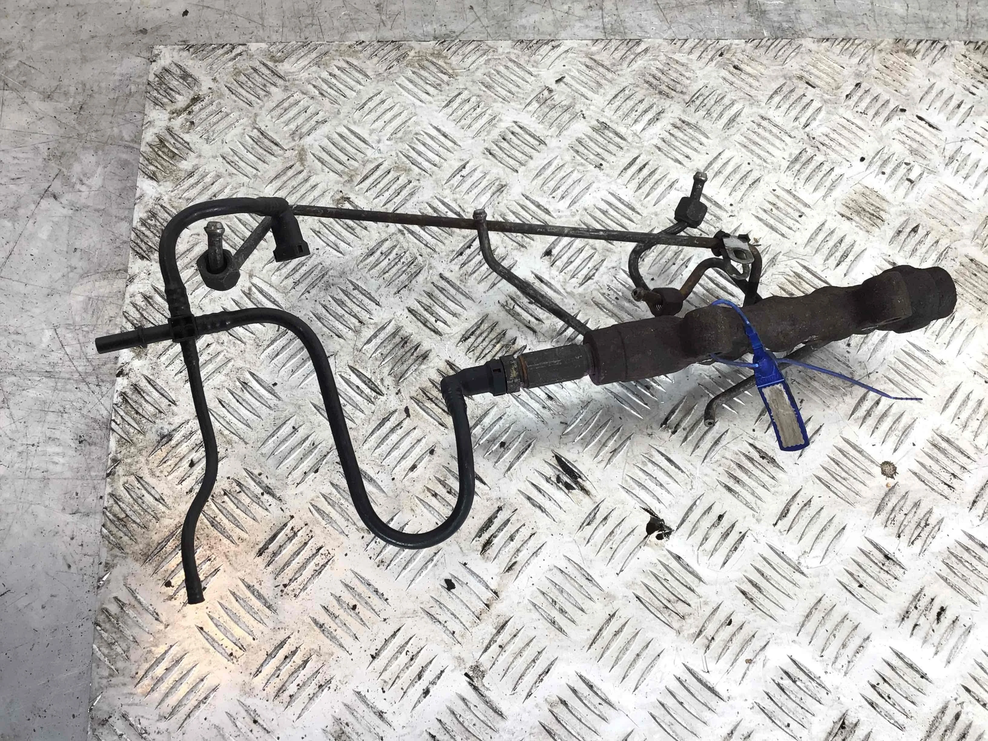 Топливная рампа Ford Transit 3 поколение [рестайлинг] (2006-2013) дизель 2.2 TDCi Механика Микроавтобус