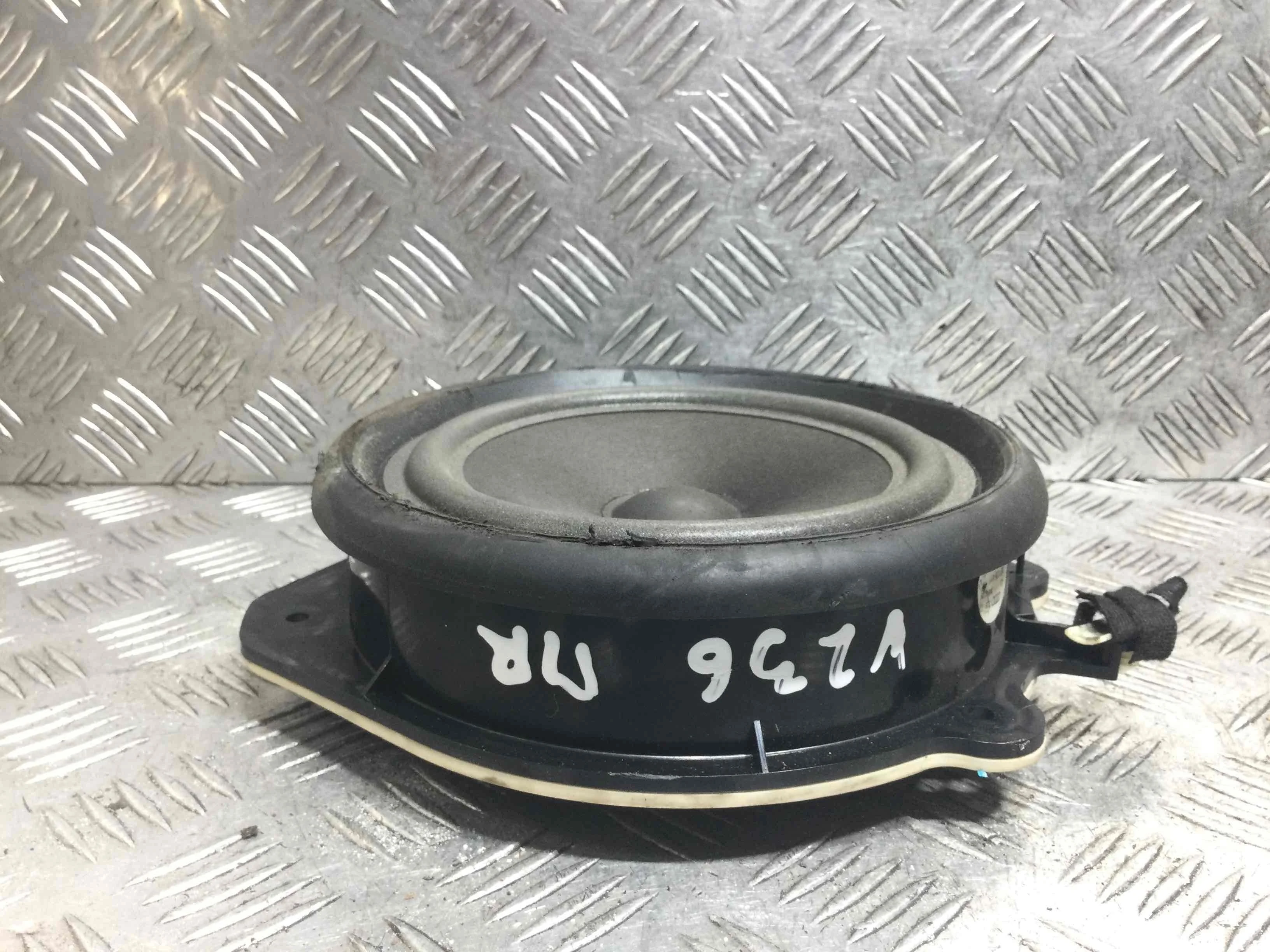 Динамик двери передней правой Audi A4 B7 (2004-2008) дизель 3.0 TDI Механика Седан