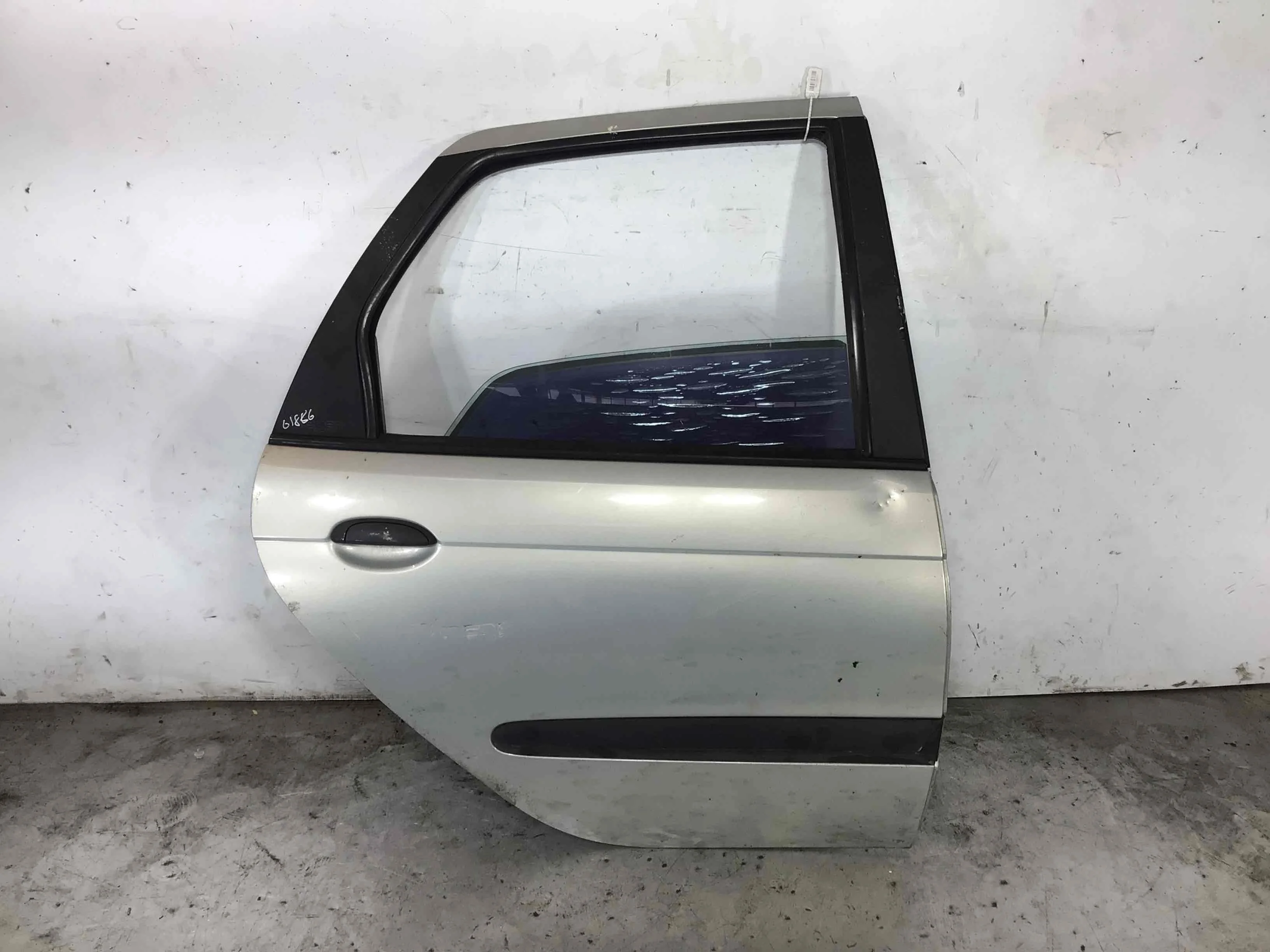 Дверь задняя правая Renault Scenic 1 поколение [рестайлинг] (1999-2003) бензин 1.6 i Механика Минивэн