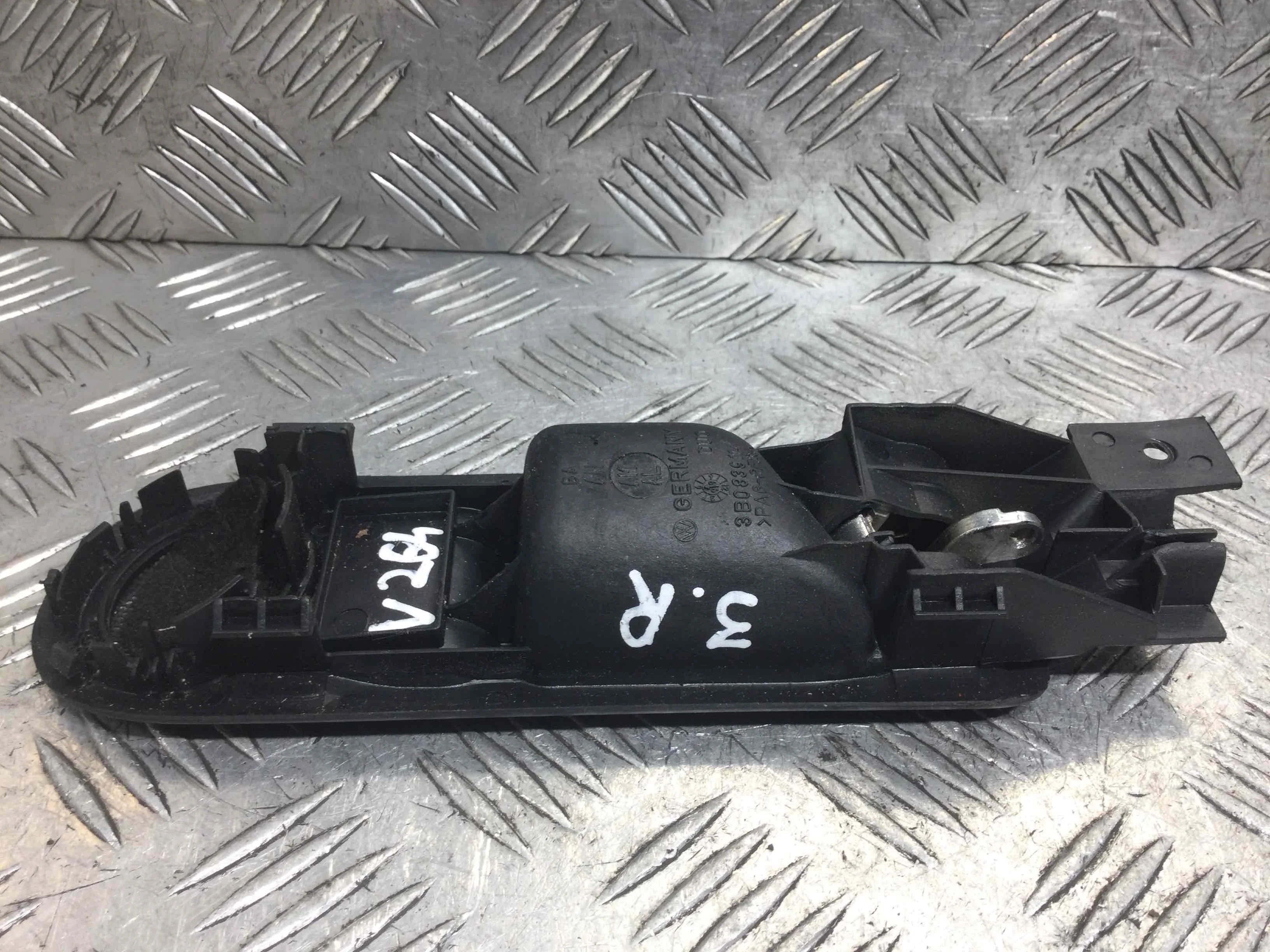 Ручка внутренняя задняя правая Volkswagen Passat B5 (1996-2000) бензин 1.6 i Механика Универсал