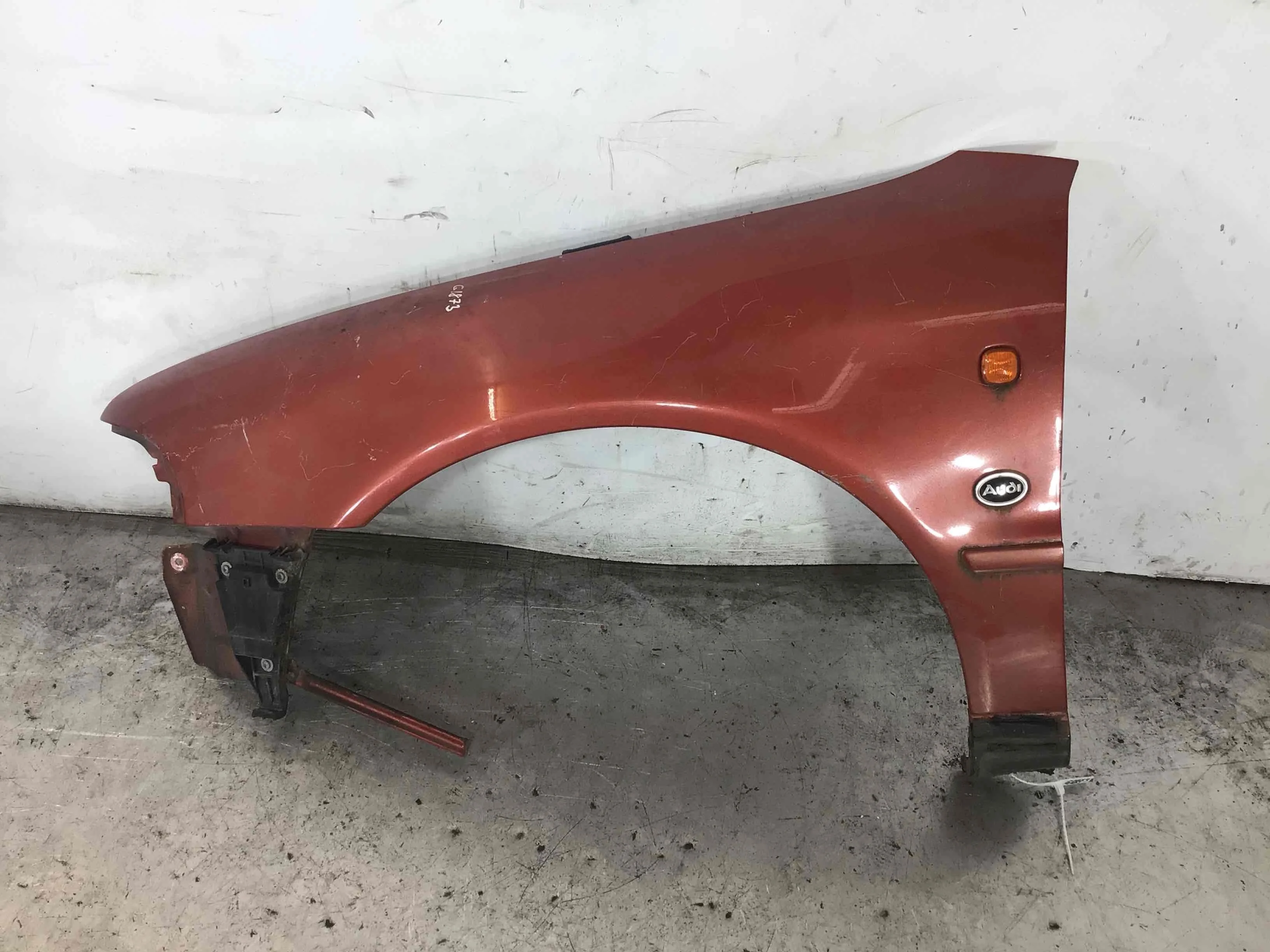 Крыло переднее левое Audi A4 B5 (1994-1999) бензин 1.6 i Механика Седан