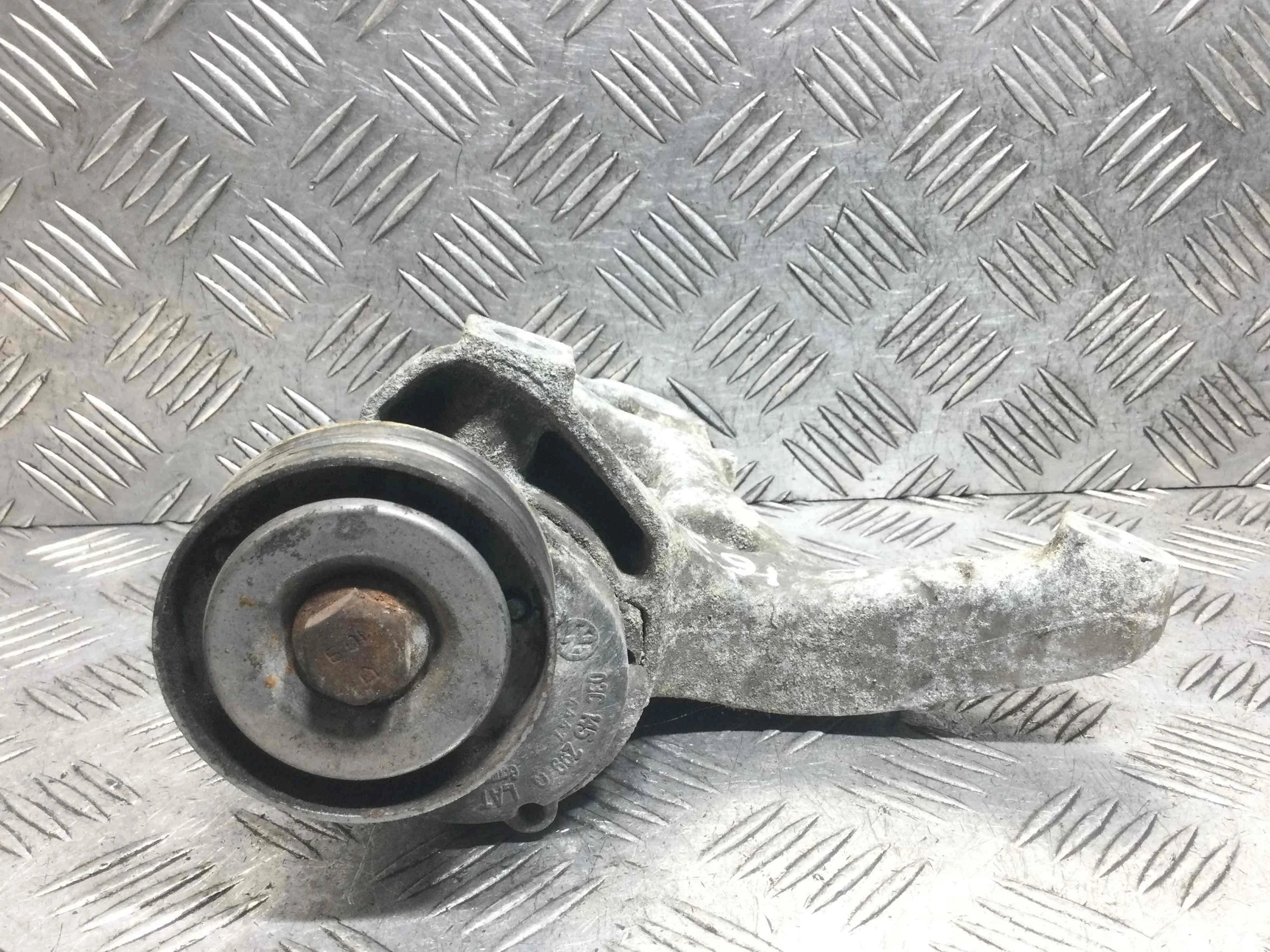 Натяжитель ремня генератора Volkswagen Golf 6 поколение (2008-2015) бензин 1.4  Механика Х/б