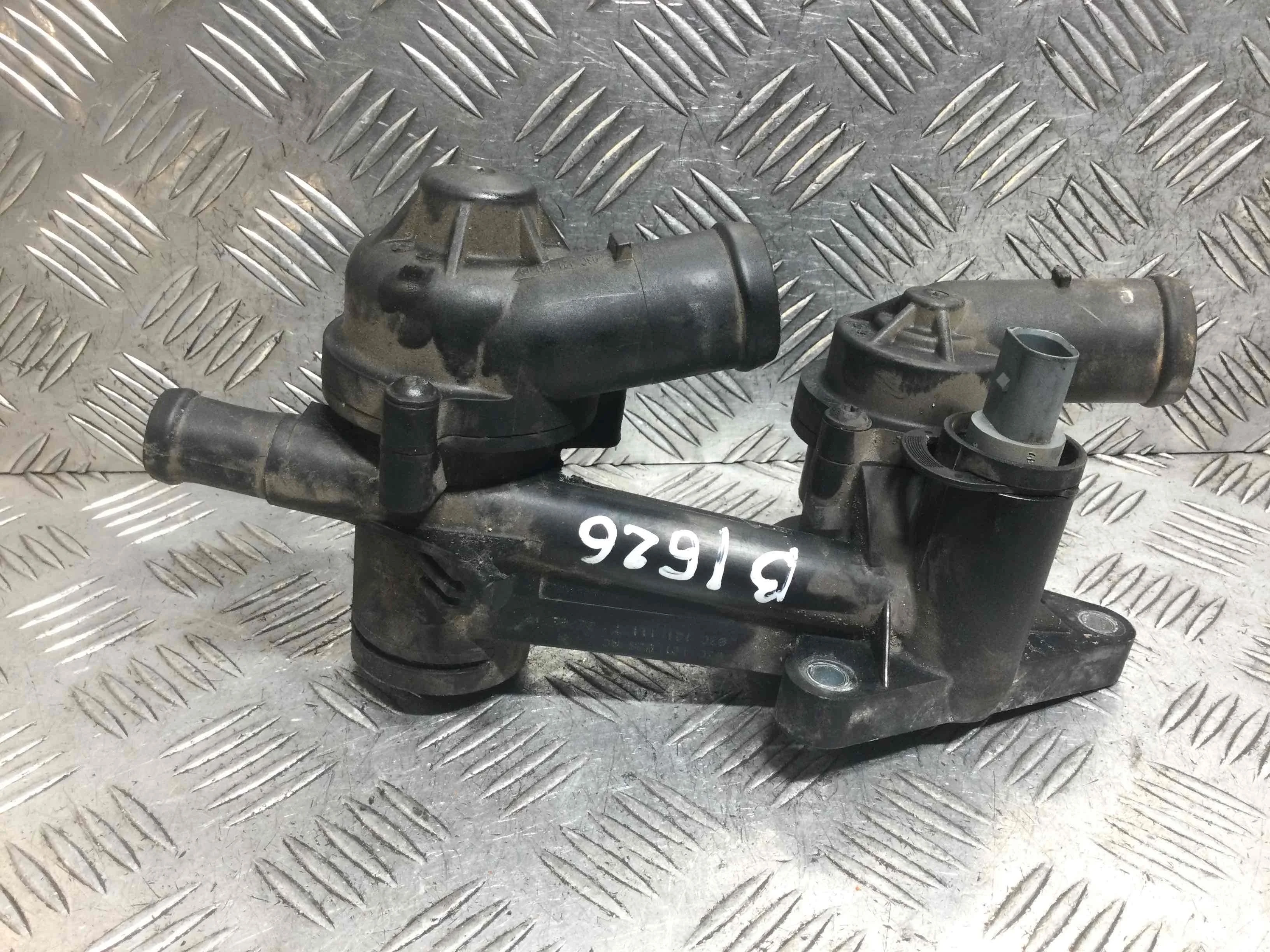 Корпус термостата Ford Focus 1 поколение [рестайлинг] (2001-2005) бензин 1.8 i Механика Универсал