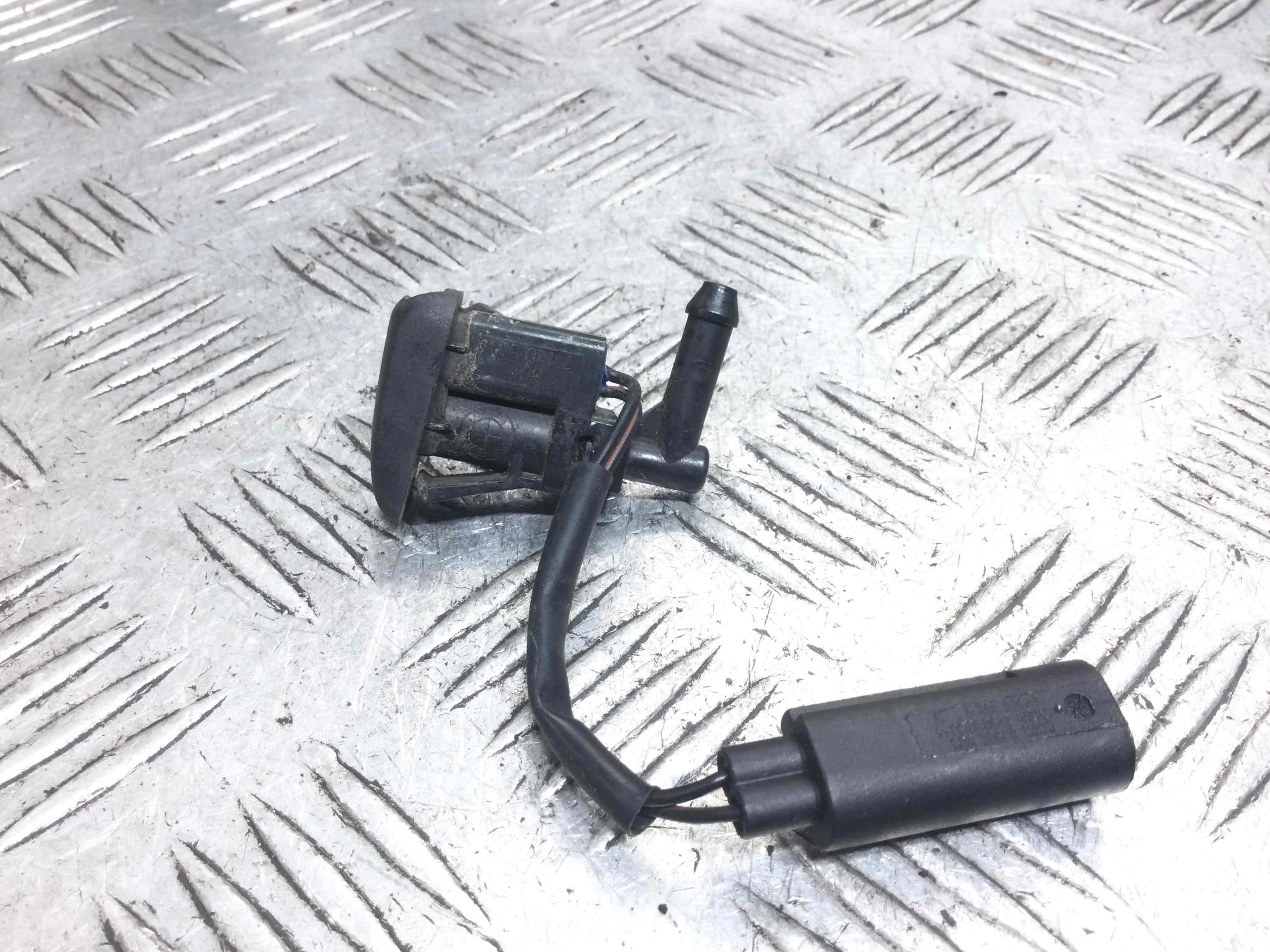 Форсунка омывателя BMW X3 E83 (2003-2006) дизель 2.0 TDI Автомат