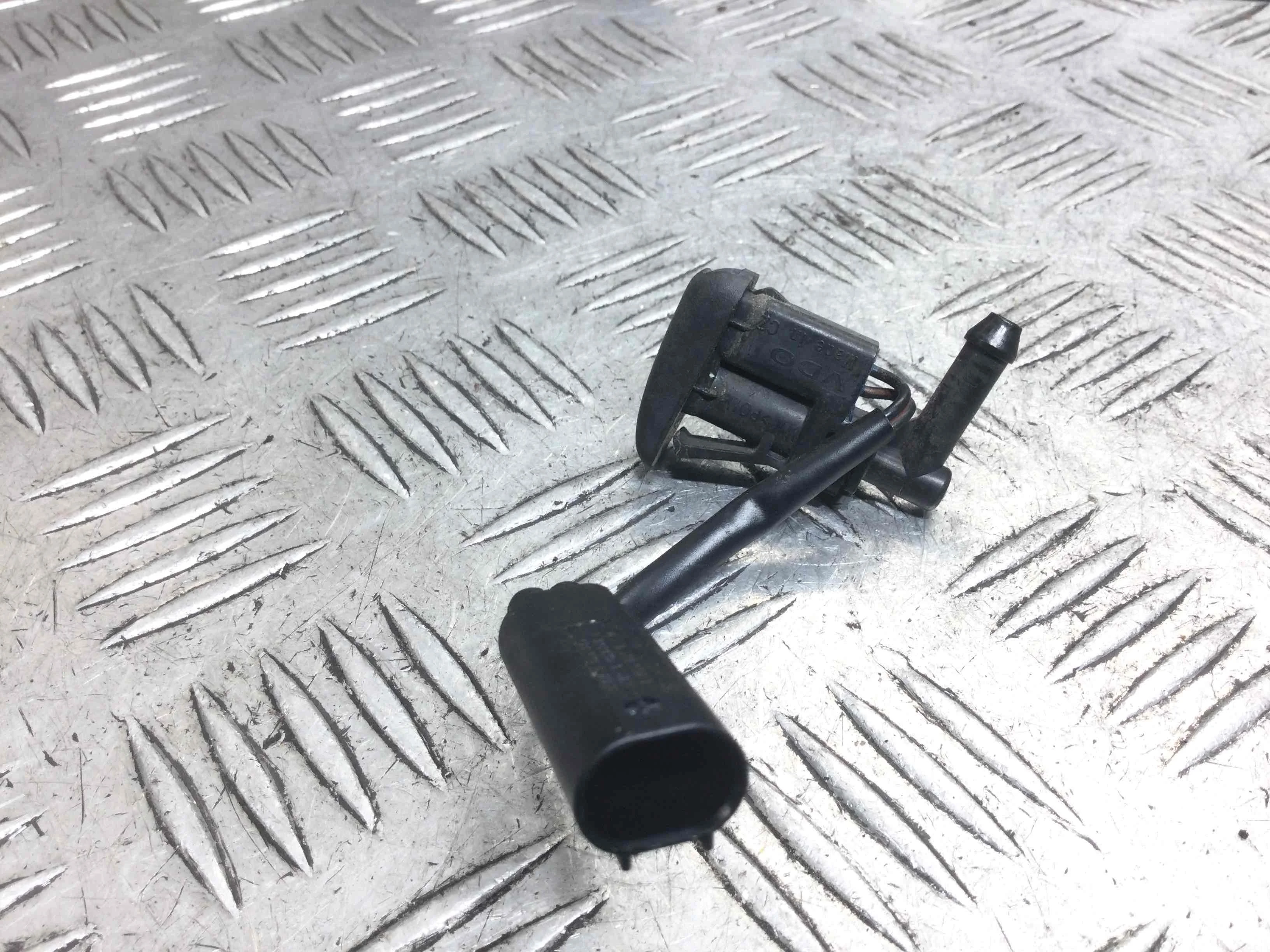 Форсунка омывателя BMW X3 E83 (2003-2006) дизель 2.0 TDI Автомат