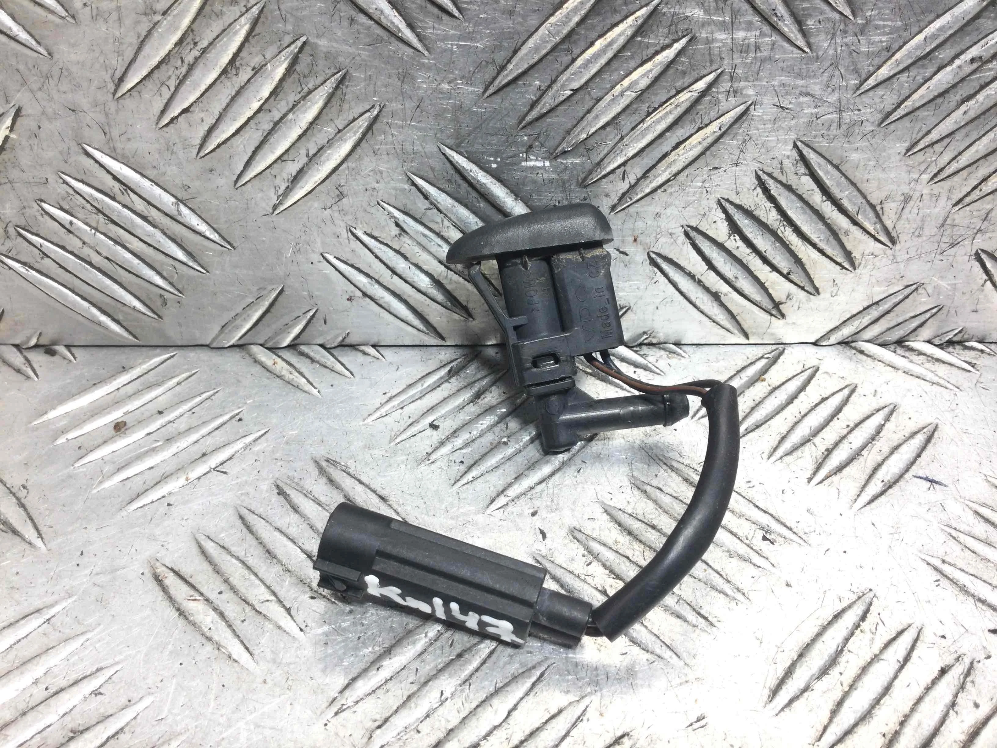 Форсунка омывателя BMW X3 E83 (2003-2006) дизель 2.0 TDI Автомат