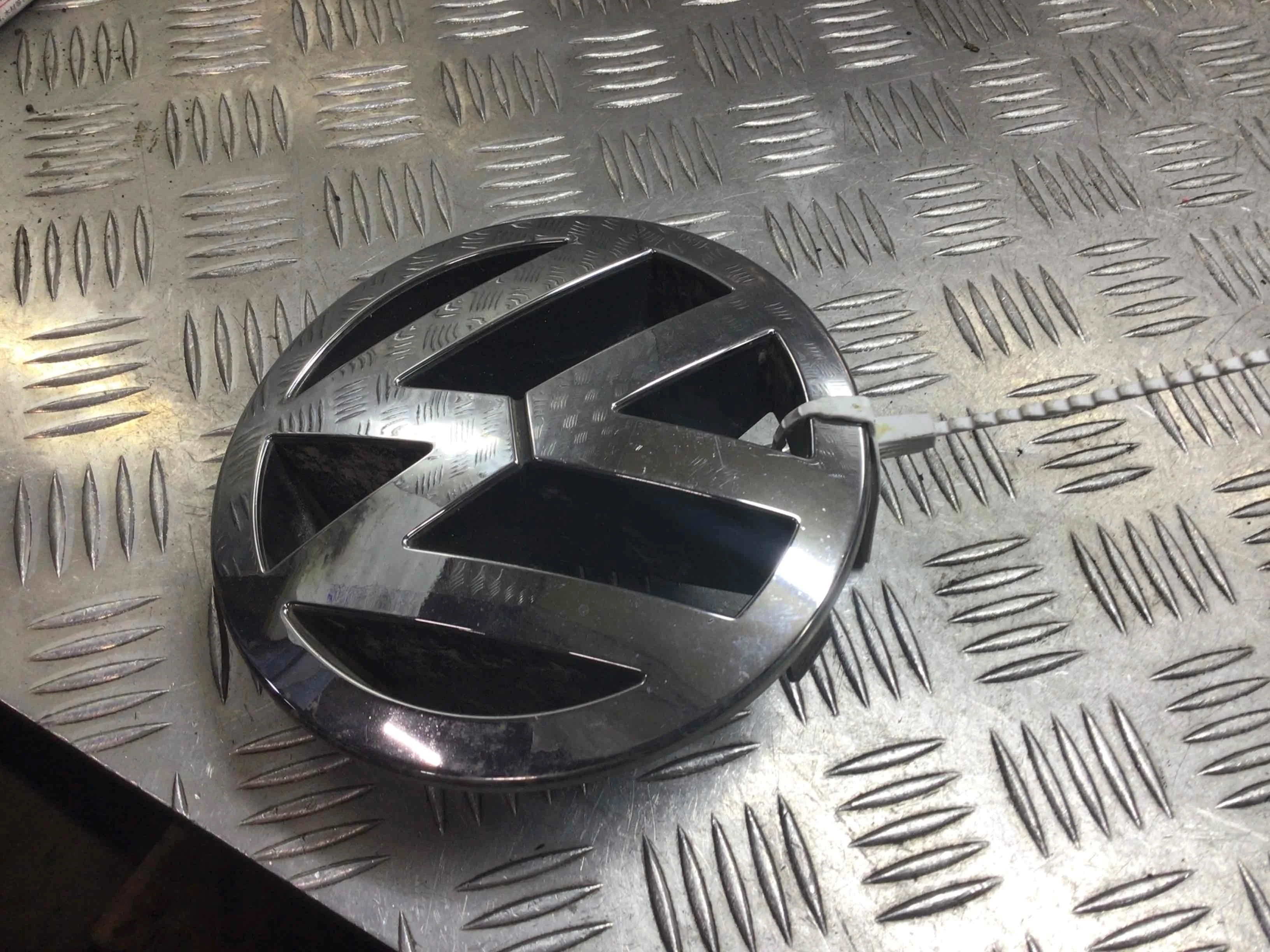 Эмблема Volkswagen Touareg 1 поколение 2002-2007 дизель 2.5 TD Автомат Внедорожник