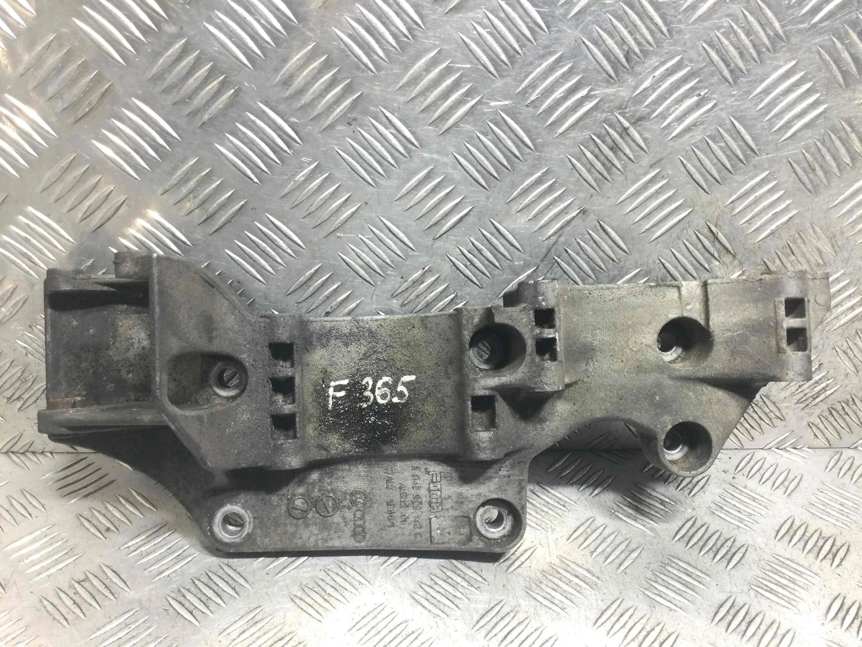 Кронштейн генератора Volkswagen Golf 4 поколение (1997-2004) дизель 1.9 TDI Механика Х/б