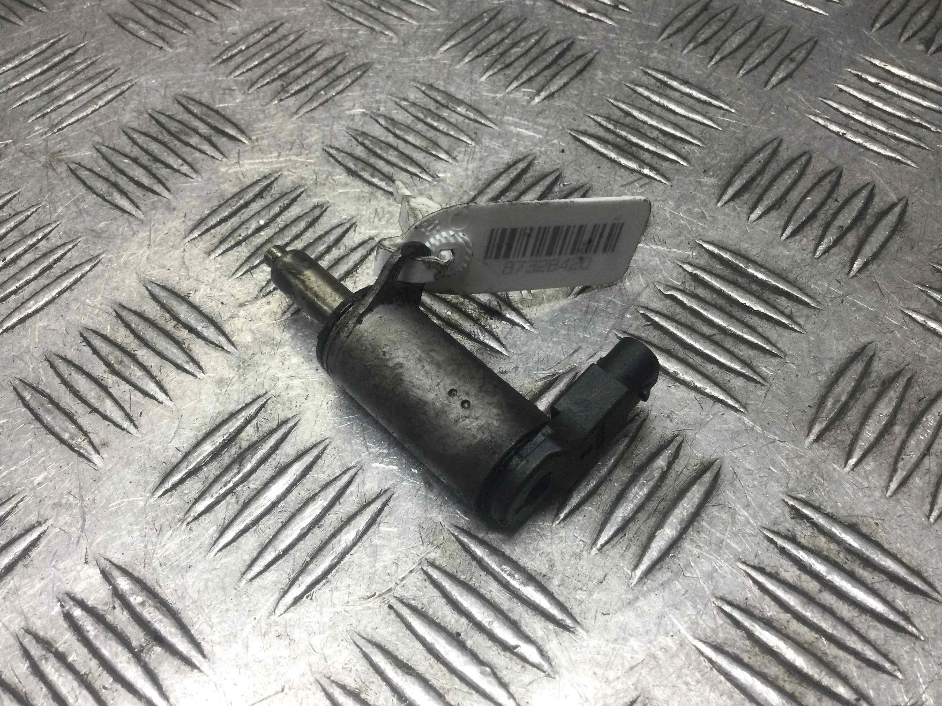 Клапан фазорегулятора Audi A5 8T (2007-2011) бензин 2.0 i Механика Седан