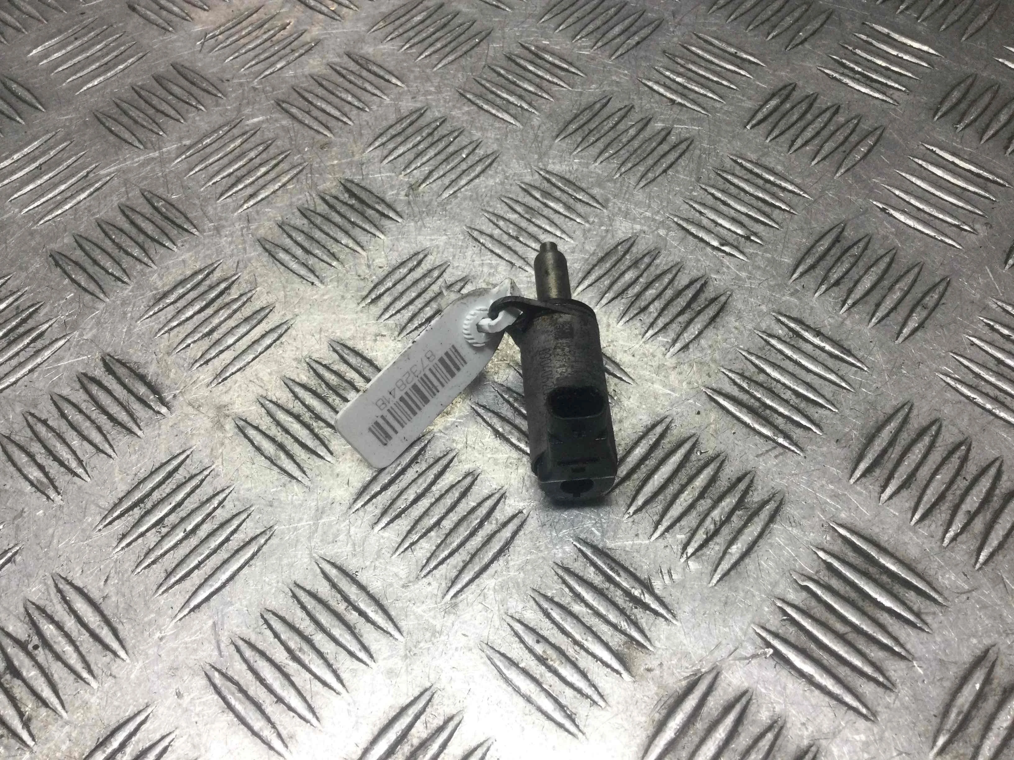 Клапан фазорегулятора Audi A5 8T (2007-2011) бензин 2.0 i Механика Седан