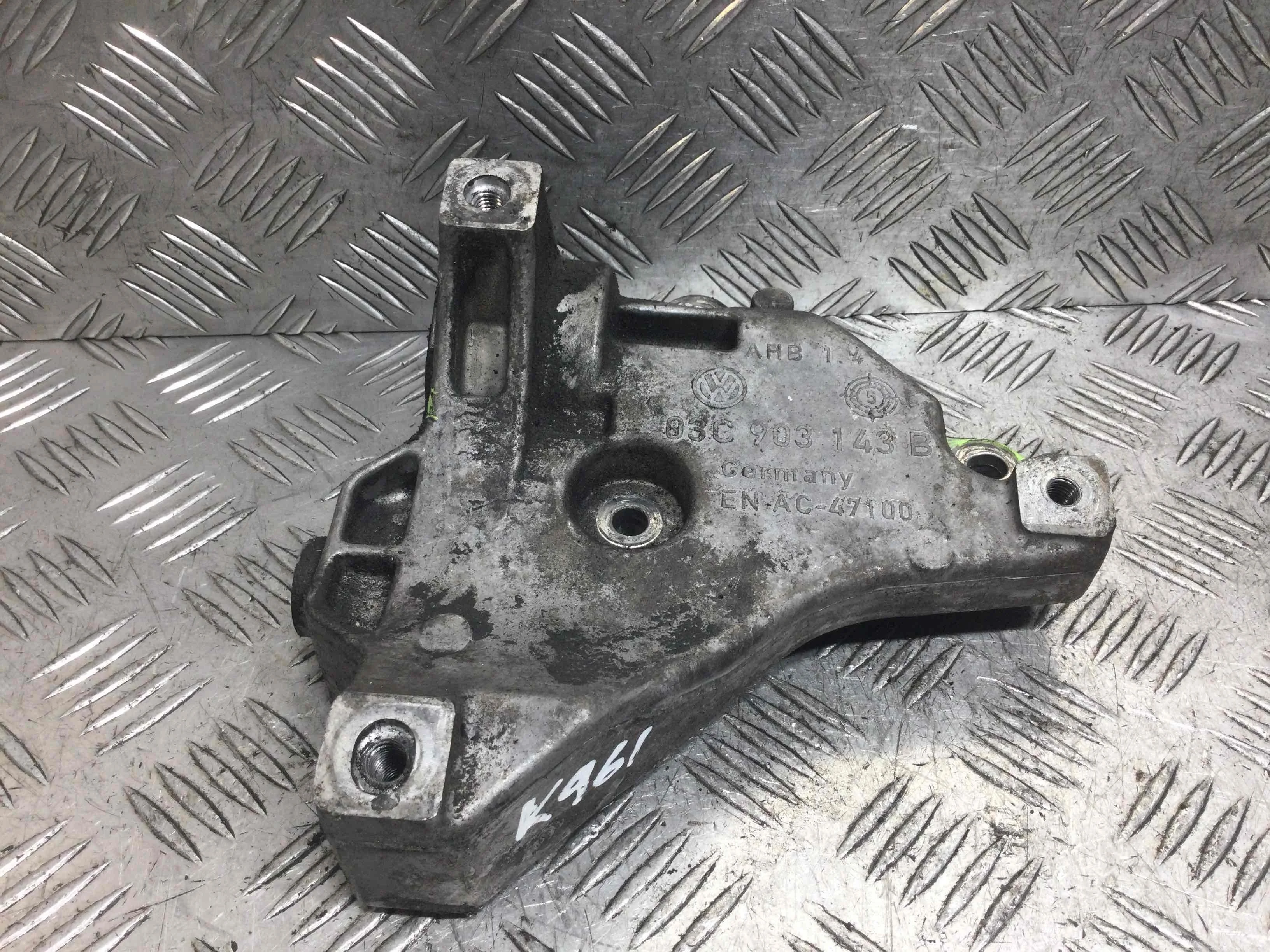 Кронштейн генератора Volkswagen Touran 1 поколение [рестайлинг] (2006-2010) бензин 1.4 i DSG Минивэн