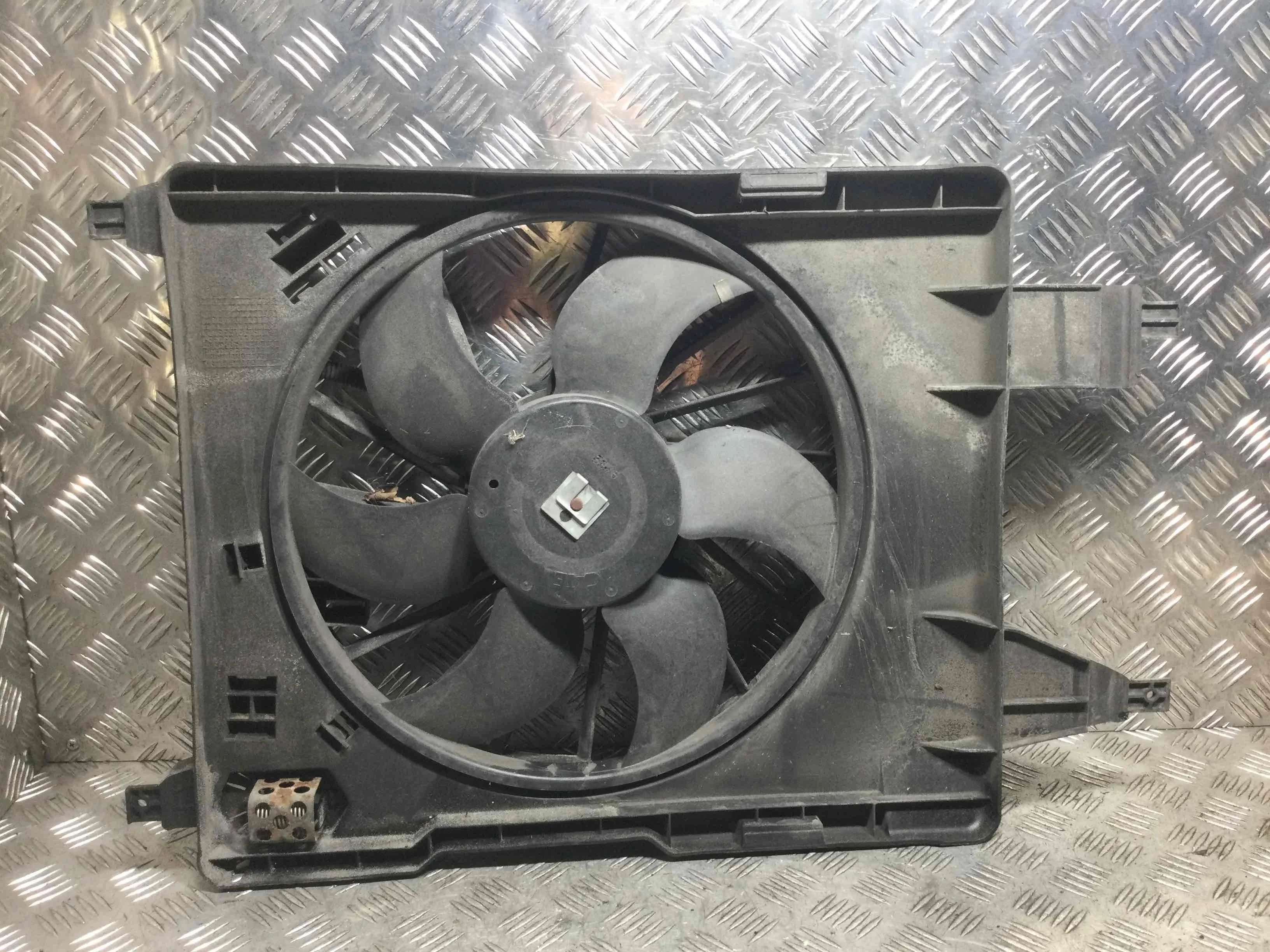 Вентилятор радиатора Renault Scenic 2 поколение (2003-2006) бензин 2.0 i Механика Минивэн