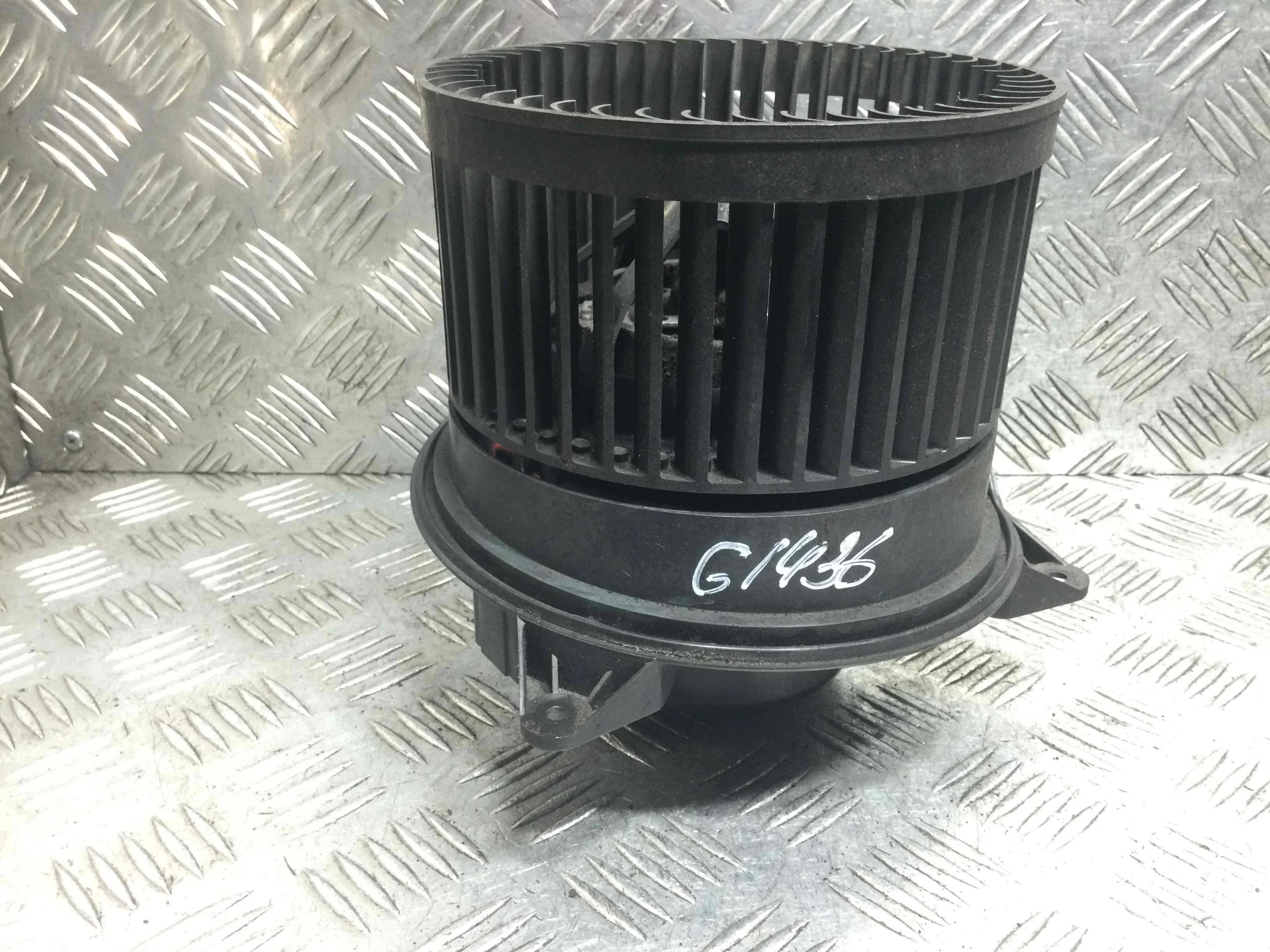 Моторчик печки Ford Focus 1 поколение [рестайлинг] (2001-2005) бензин 1.4 i Механика Х/б