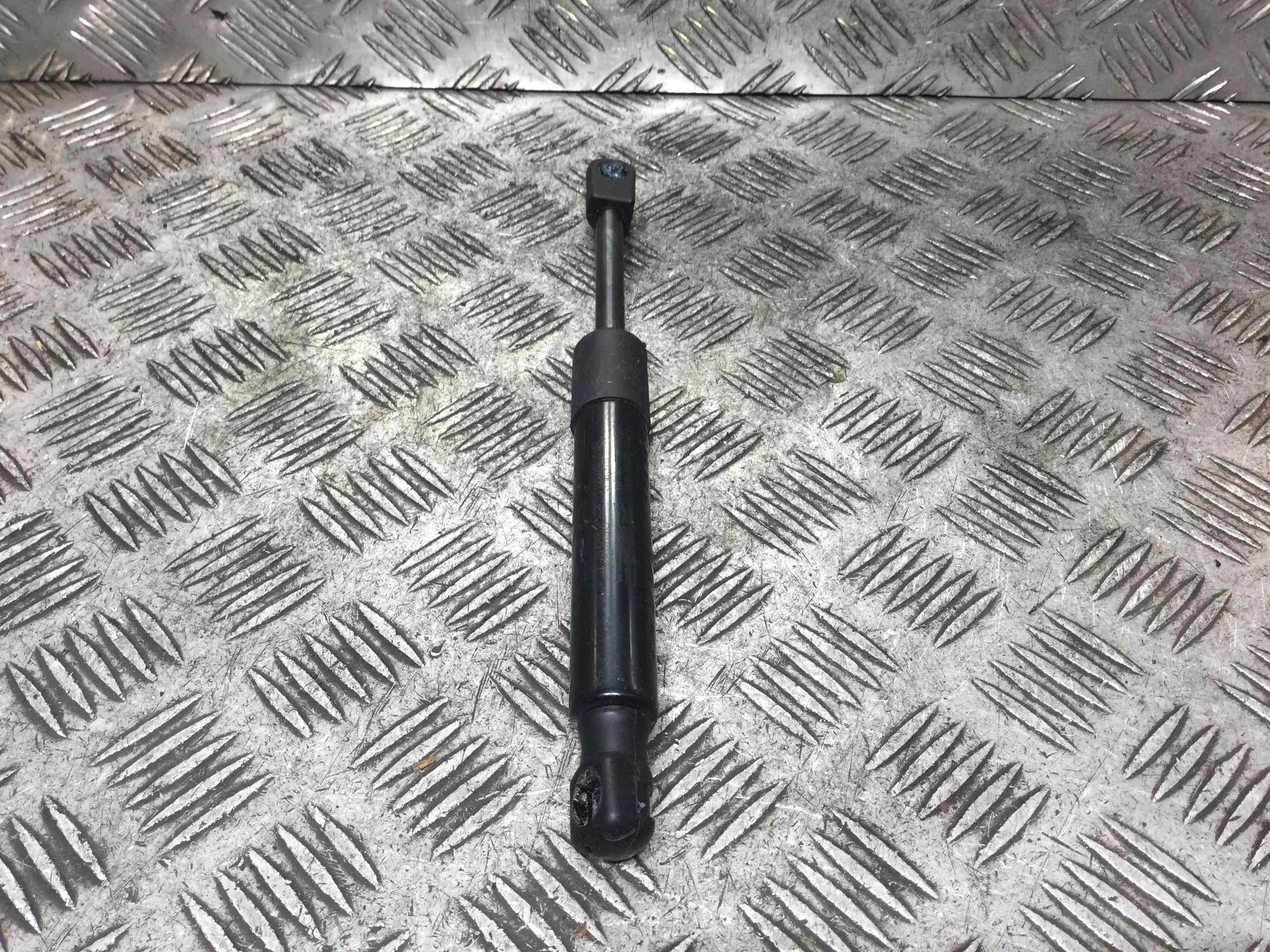 Амортизатор капота Ford Mondeo 3 поколение [рестайлинг] (2003-2007) дизель 2.2 TDCi Механика Универсал