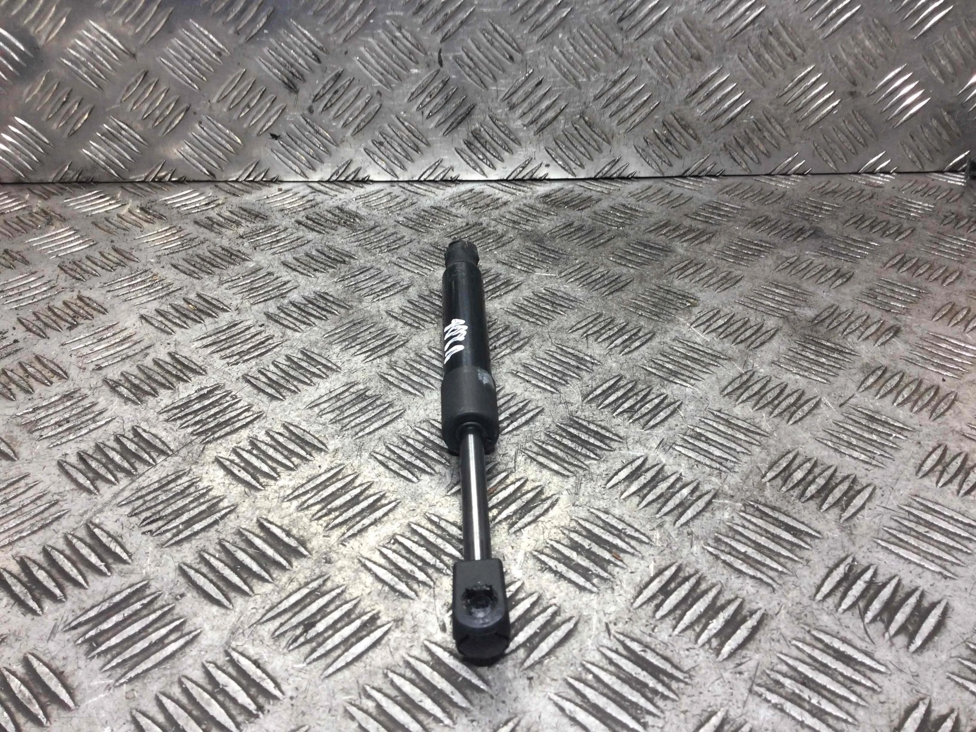 Амортизатор капота Ford Mondeo 3 поколение [рестайлинг] (2003-2007) дизель 2.2 TDCi Механика Универсал