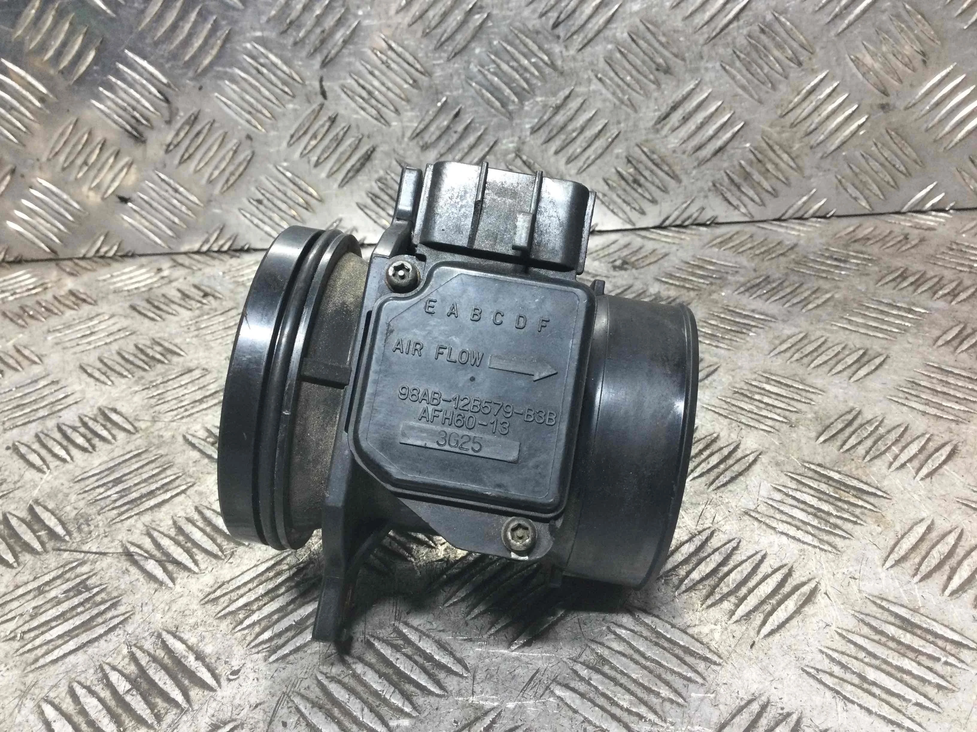 Расходомер воздуха Ford Focus 1 поколение [рестайлинг] (2001-2005) бензин 2.0 i Механика Универсал