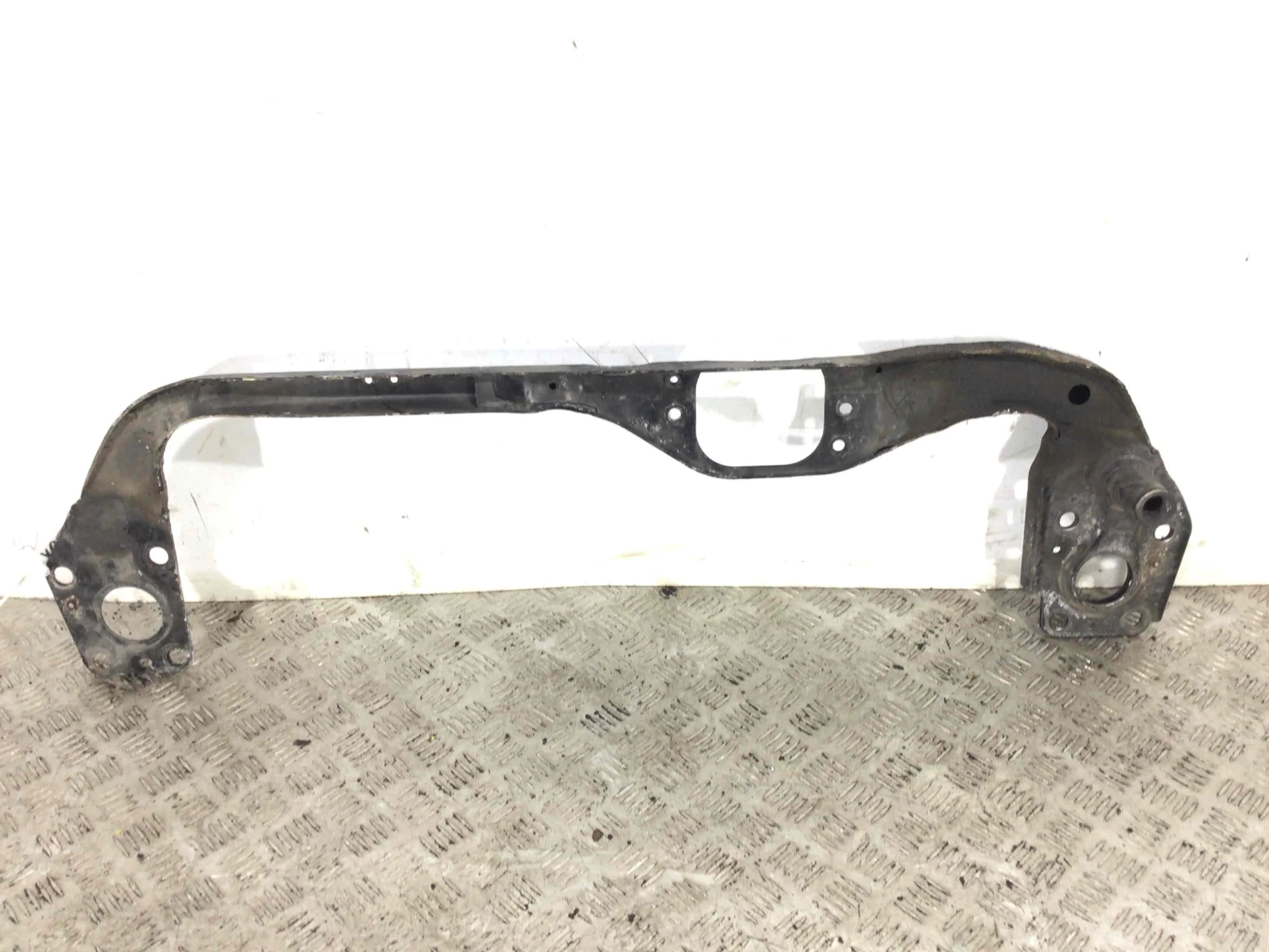 Балка под радиатор Audi A6 C5/4B (1997-2004) дизель 2.5 TDI Автомат Универсал