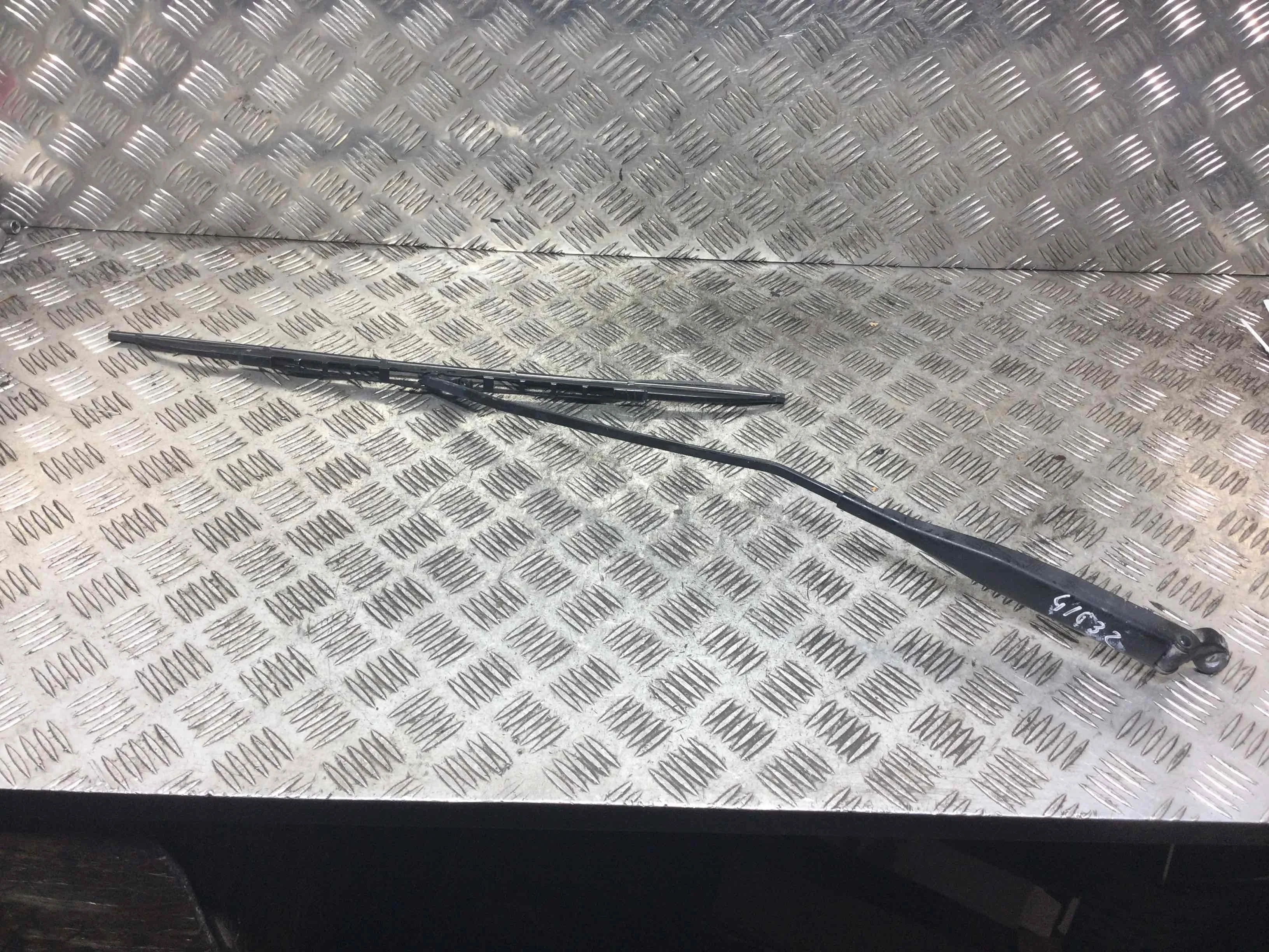 Щеткодержатель (поводок стеклоочистителя, дворник) Mercedes A-klasse W168 (1997-2001) дизель 1.7 CDI Автомат Х/б