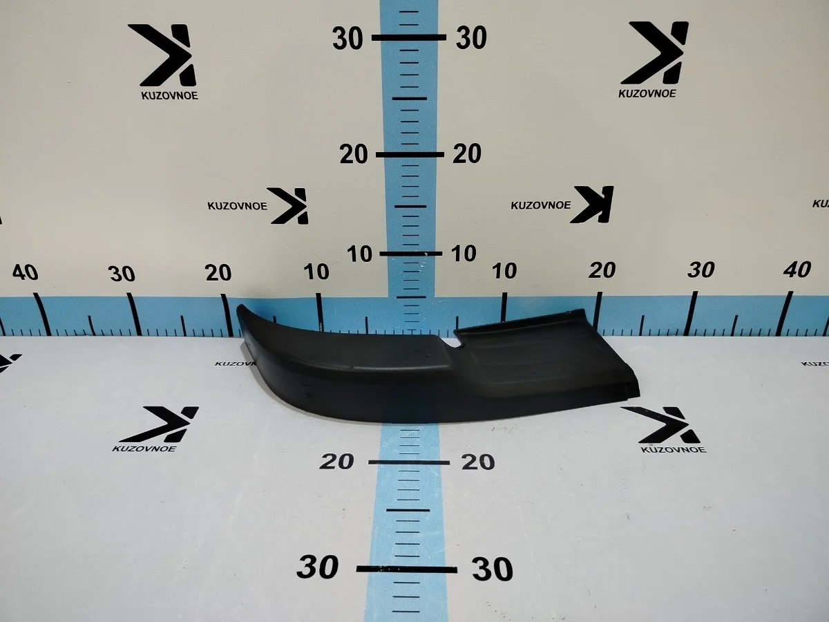 Накладка бампера Toyota Hilux 2020 GUN125