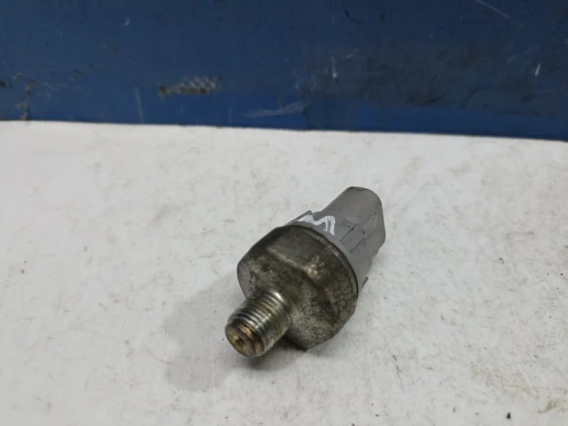 Датчик давления масла Toyota Camry 2010 8353028020 ACV40 2.4 2AZ