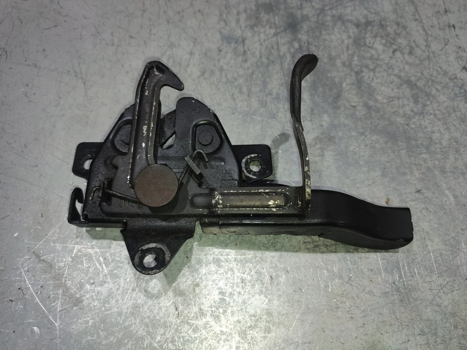 Замок капота SsangYong Kyron 2009 D130