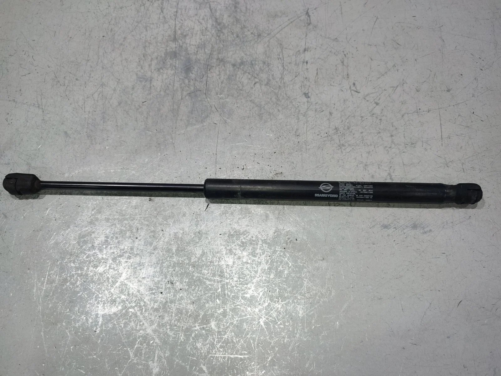 Амортизатор капота SsangYong Kyron 2009 D130