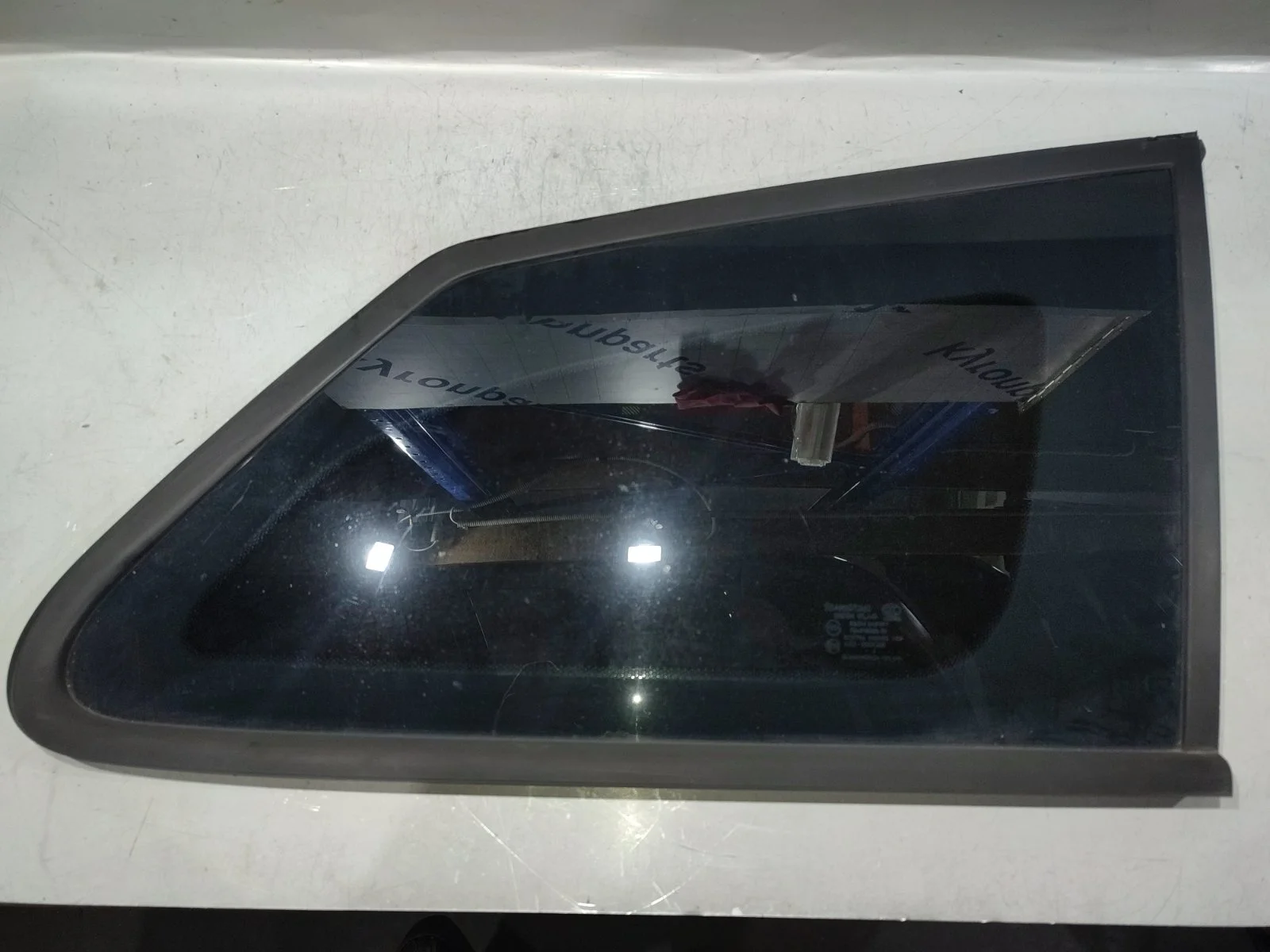 Стекло кузова (собачник) SsangYong Kyron 2009 D130