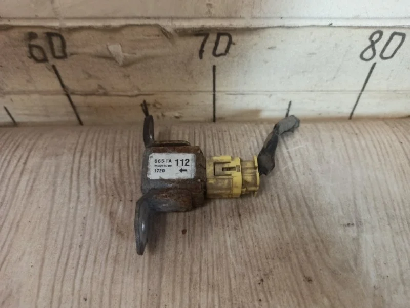 Датчик airbag Mitsubishi Pajero Sport 2 2008 2009 2010 2011 2012 2013 2014 2015 8651A112 KH, передний