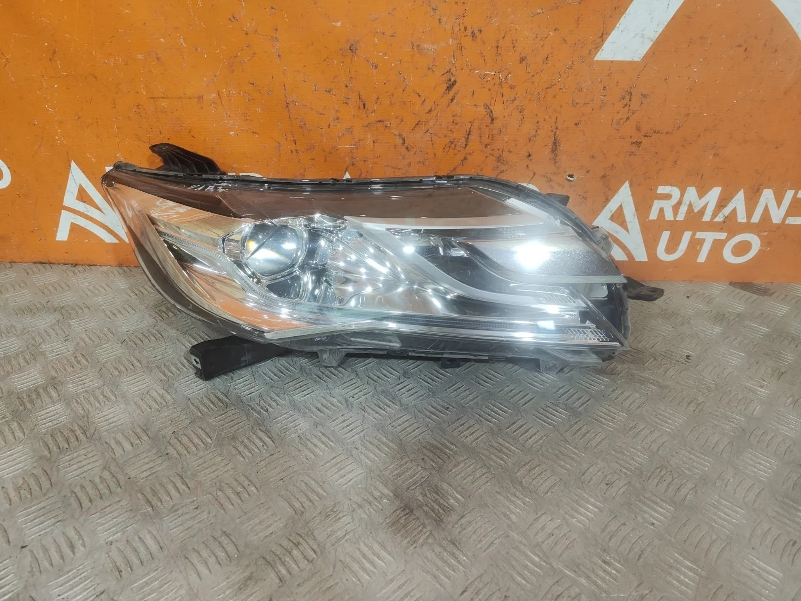Фара Mitsubishi Pajero Sport 2015-2021 3