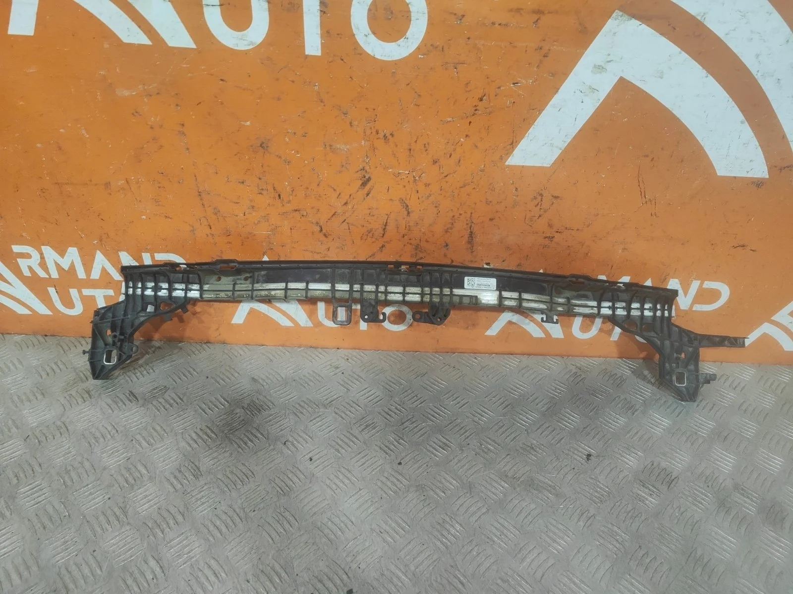 Кронштейн радиатора верхний Mercedes -Class 2016-нв W213, S213, C238