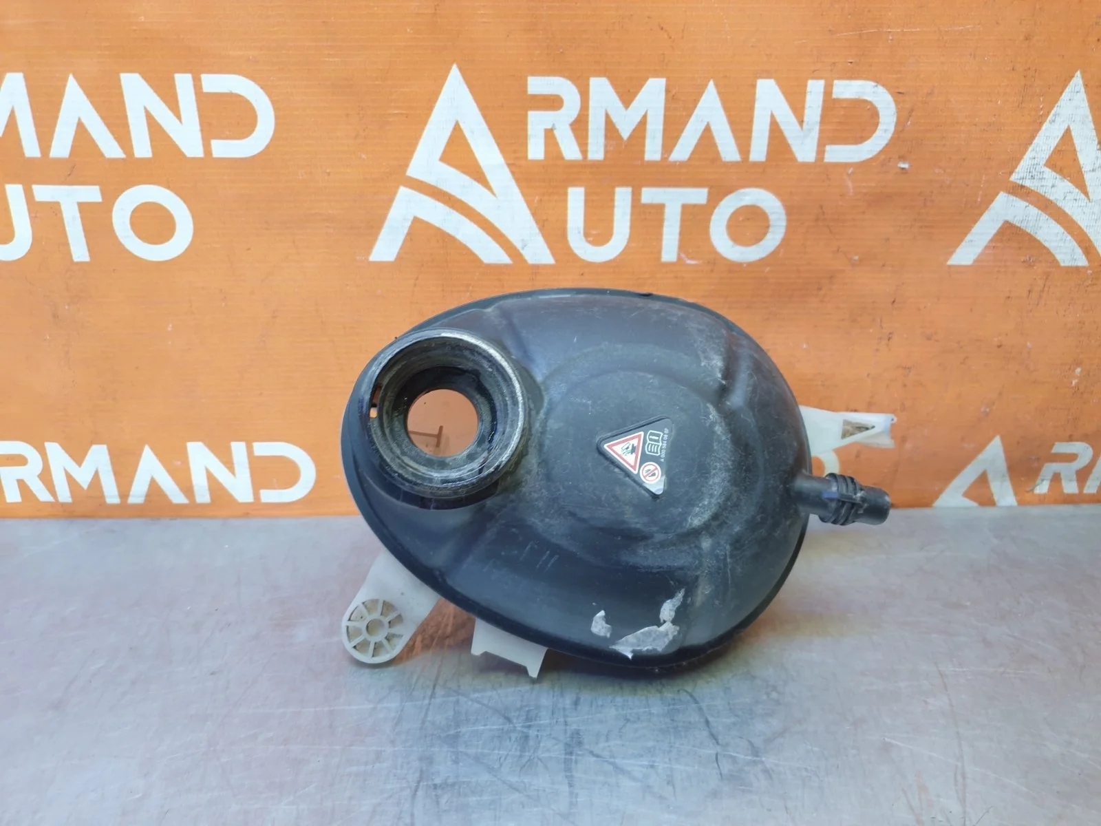 Бачок расширительный Mercedes -Class 2014-2021 W205