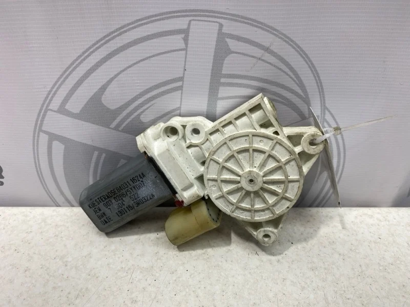 Моторчик стеклоподъемника BMW 6 F06