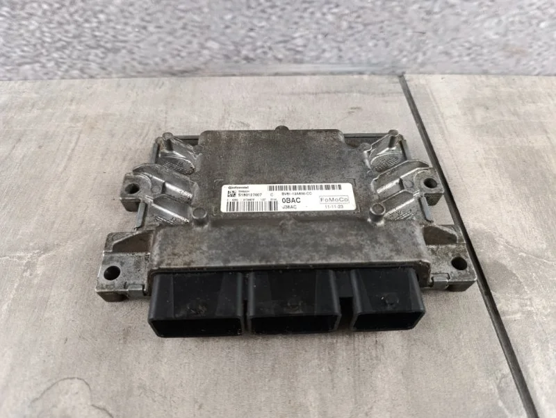 Блок управления двигателем Ford Focus 3 2013 CB8