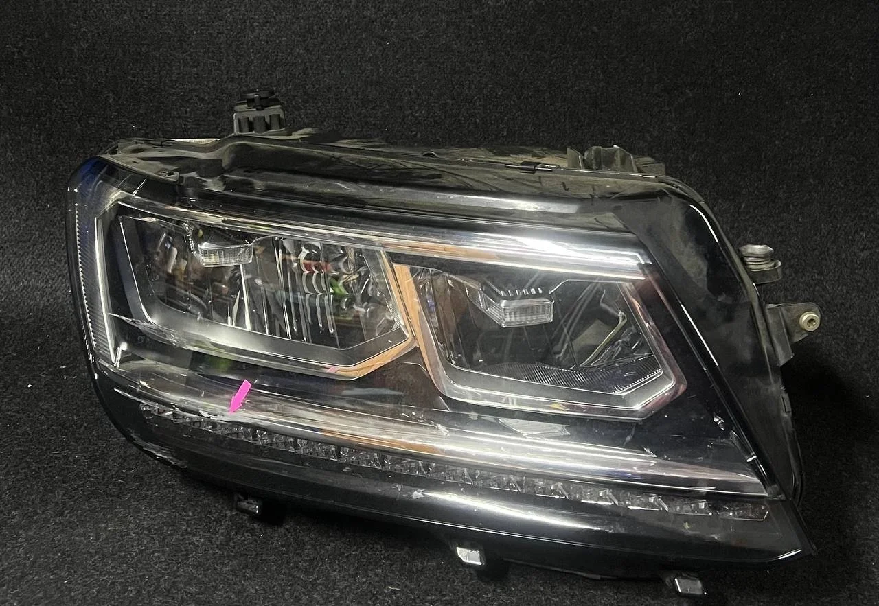 Фара правая Volkswagen Tiguan II MK2 2016+ (AD1)