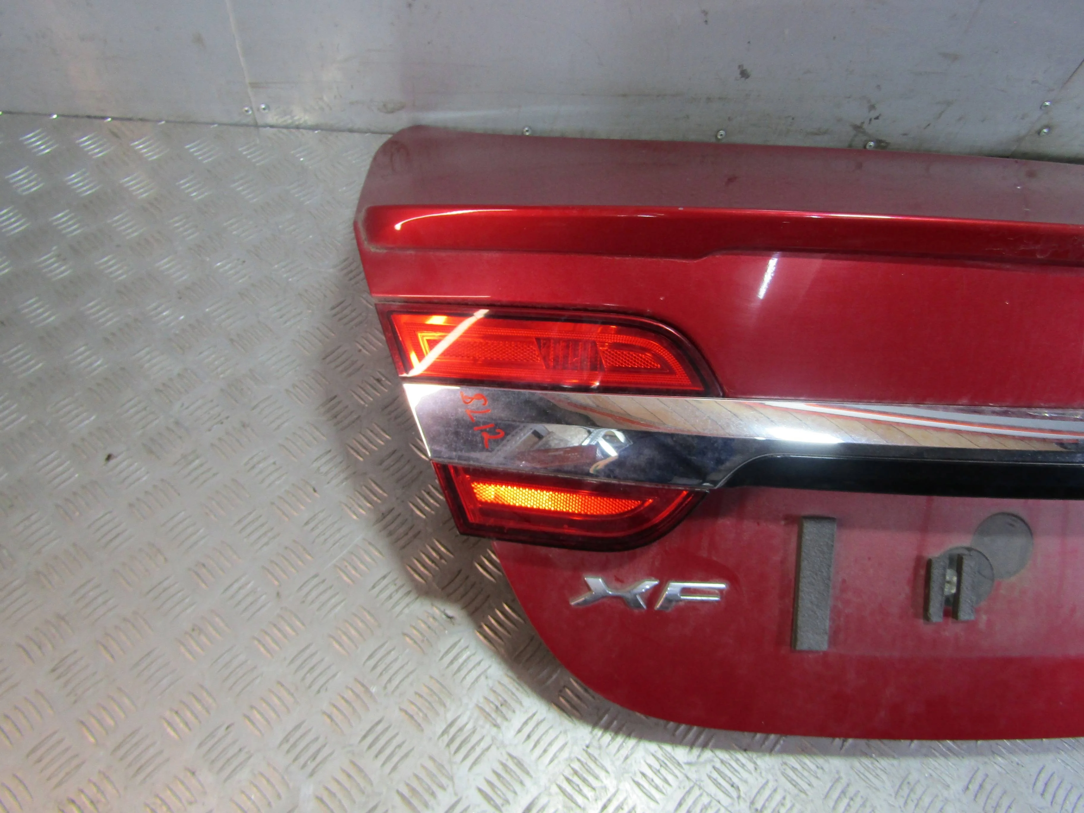 Фонарь внутренний левый JAGUAR XF I рестайлинг (2