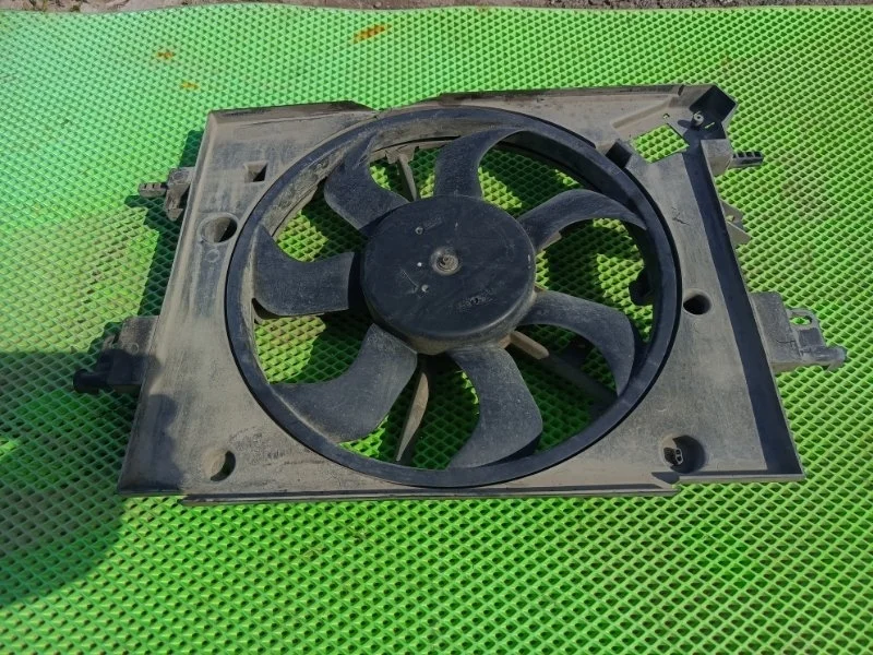 Вентилятор охлаждения радиатора Лада Vesta 2017 214811897R СЕДАН 21179