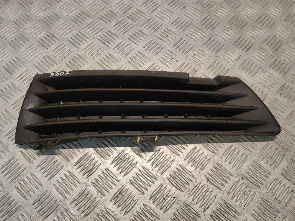 Заглушка бампера переднего Opel Zafira B