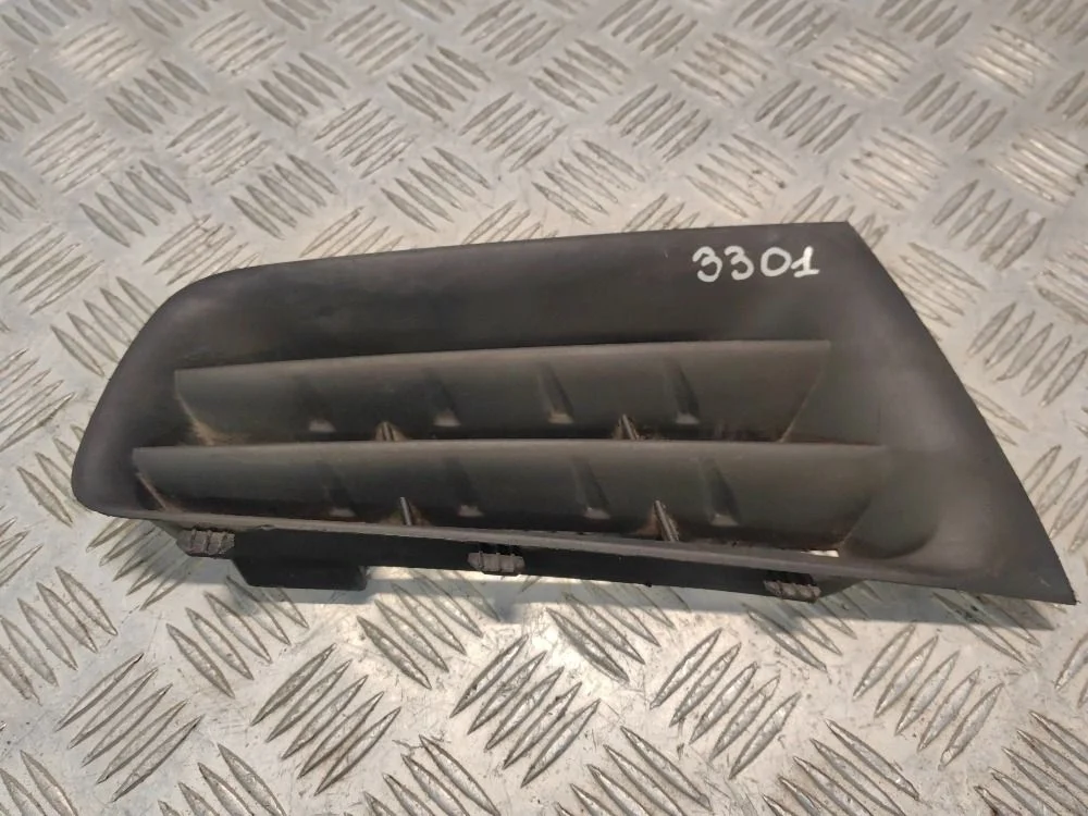 Решетка бампера правая Renault Megane II