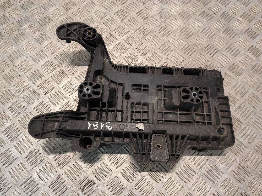 Подставка под аккумулятор Volkswagen Passat CC B6