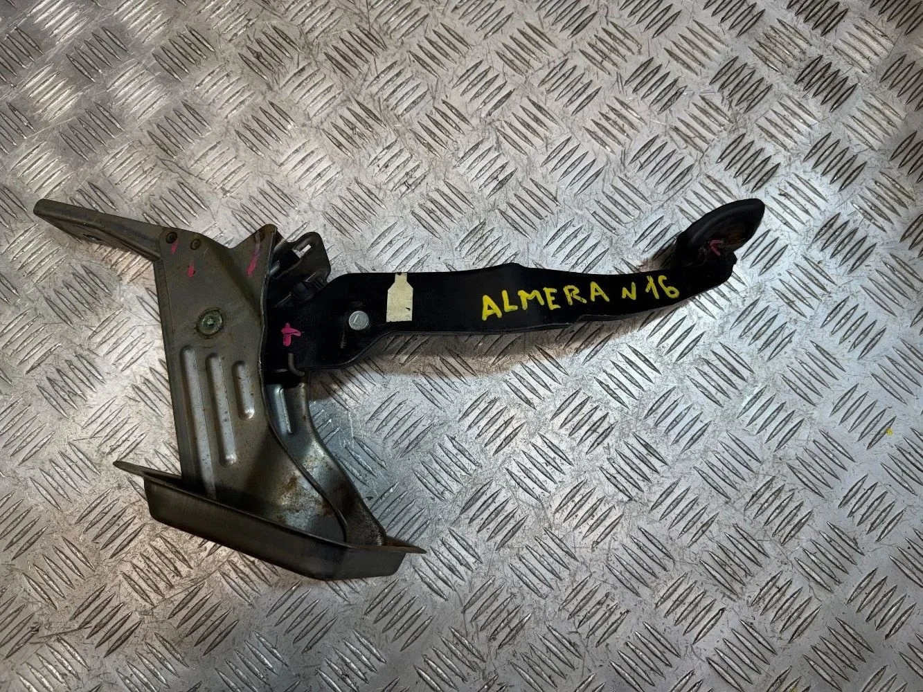 Педаль тормоза Nissan Almera N 16