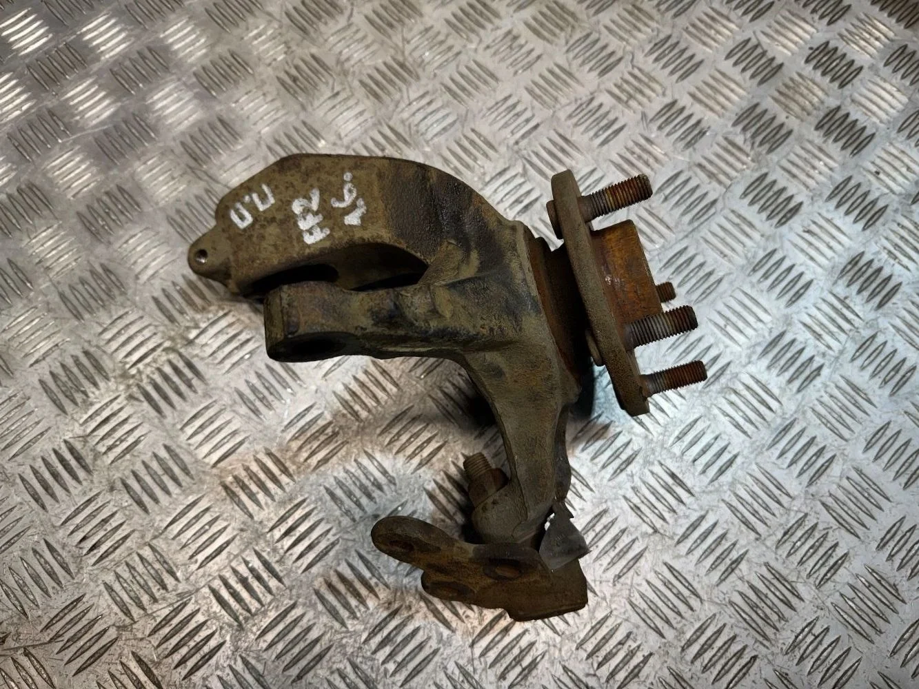 Кулак передний правый на Focus 2